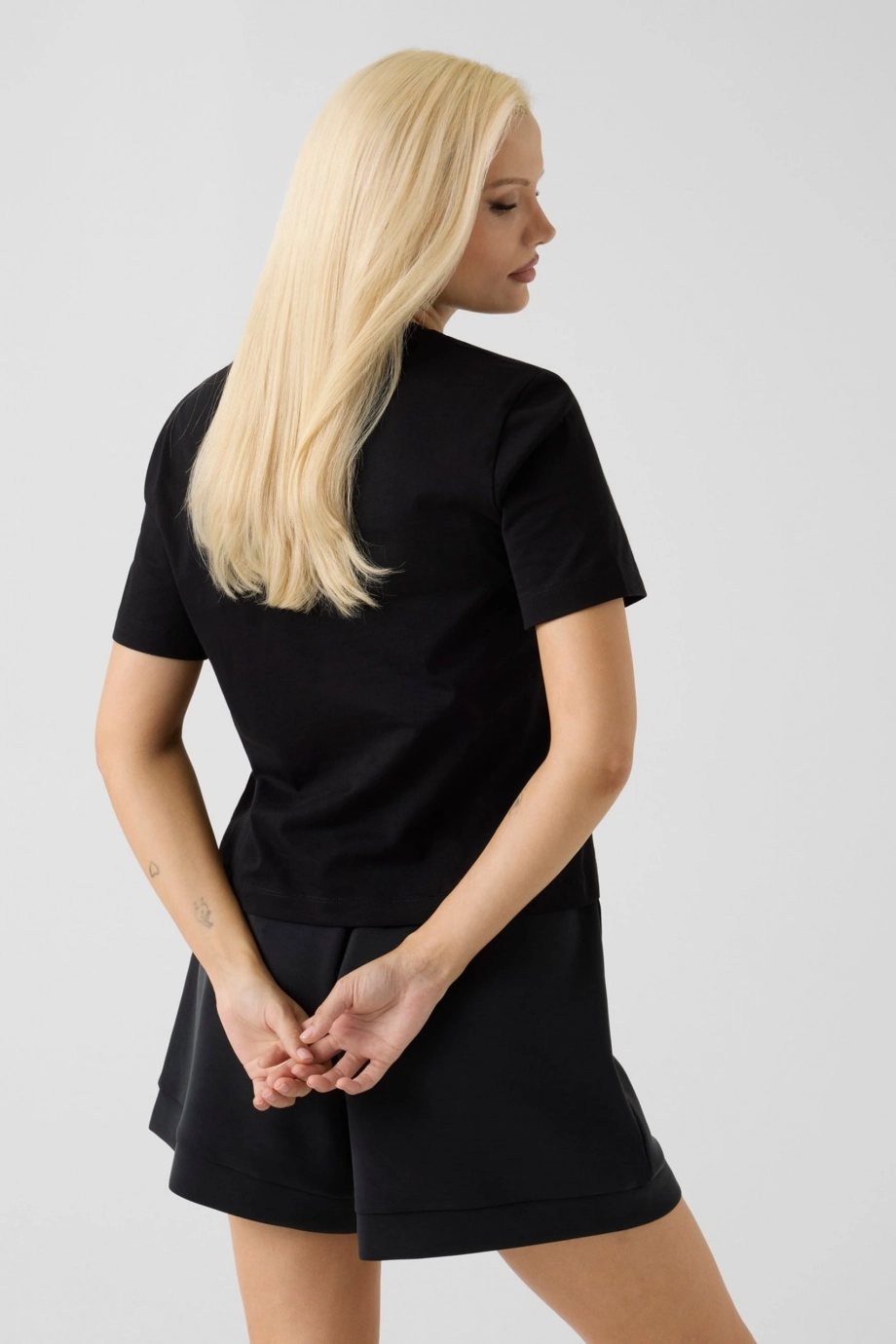 Guess Agena Kısa Kollu Kadın Siyah T-shirt V6YI05K4272-JBLK