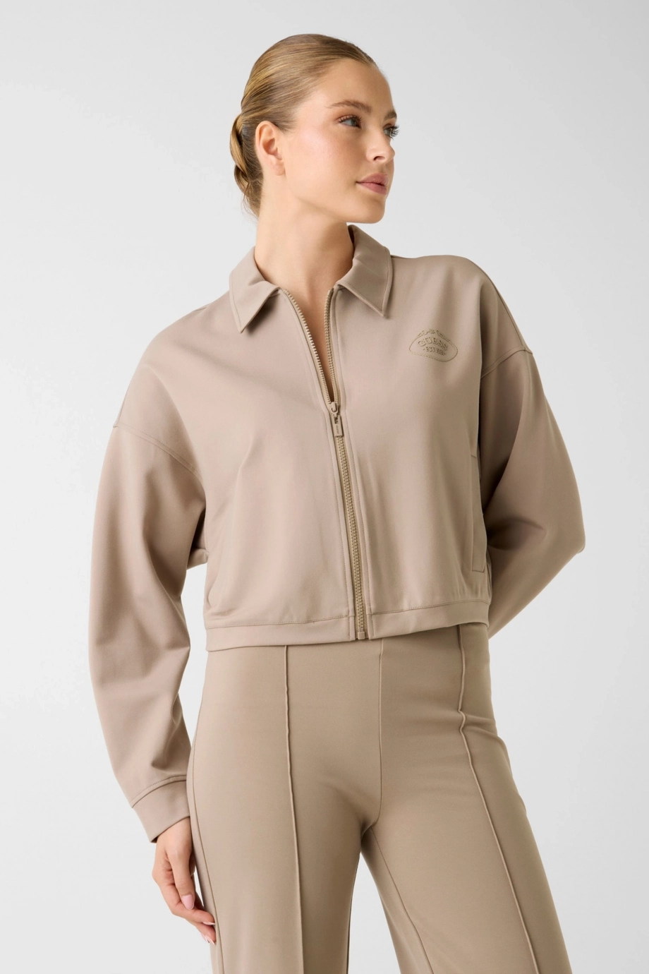 Guess Annie Kısa Tam Fermuarlı Kadın Bej Eşofman Üstü V6RQ17KD822-G1O3