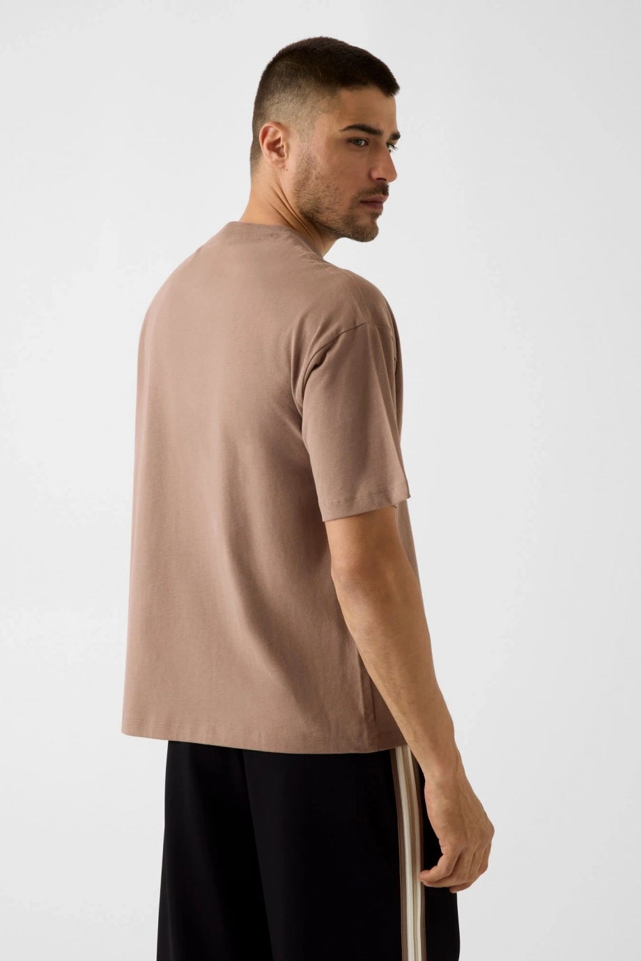 Guess Chris Erkek Aktif Oversize Fit T-Shirt