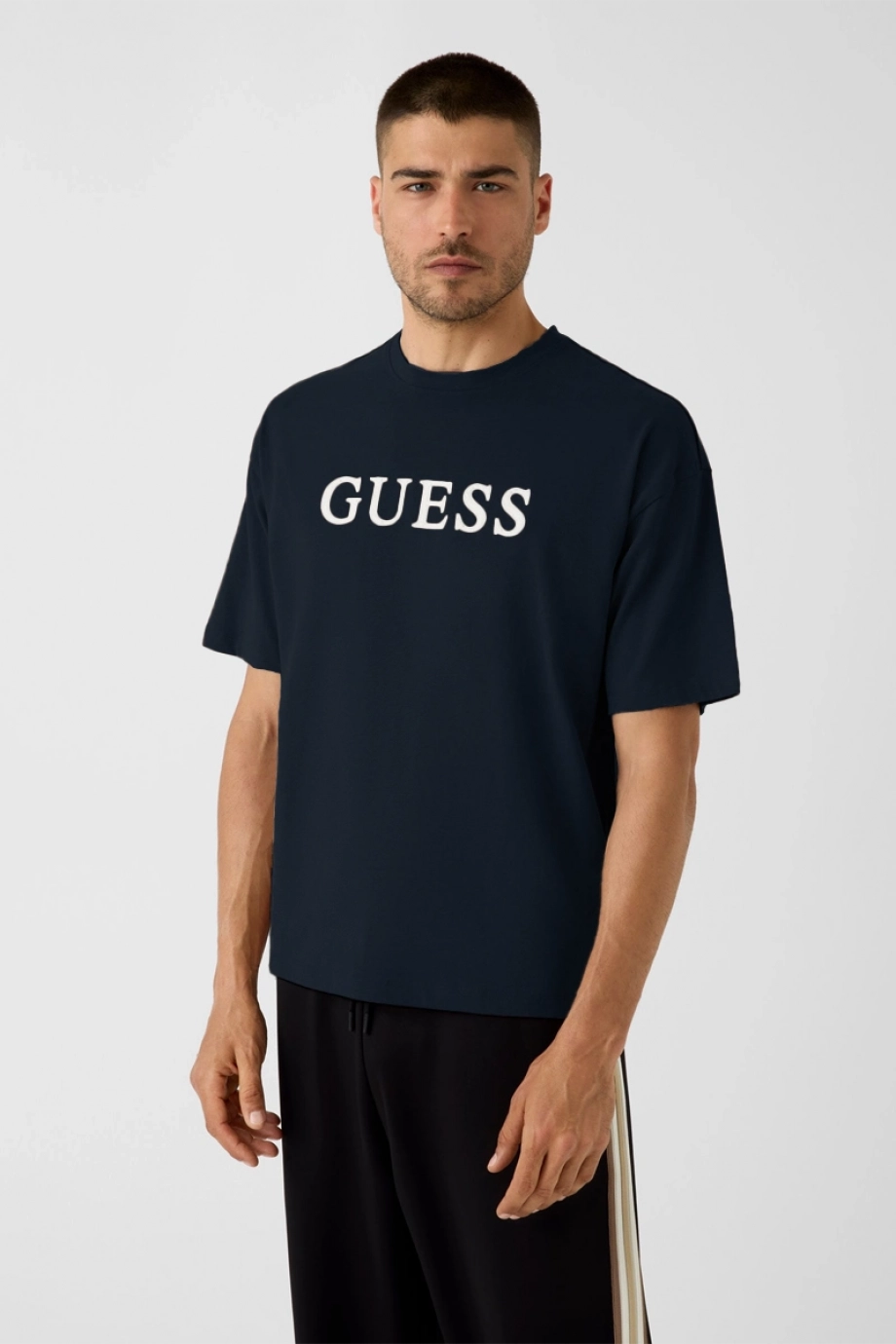 Guess Chris Erkek Aktif Oversize Fit T-Shirt