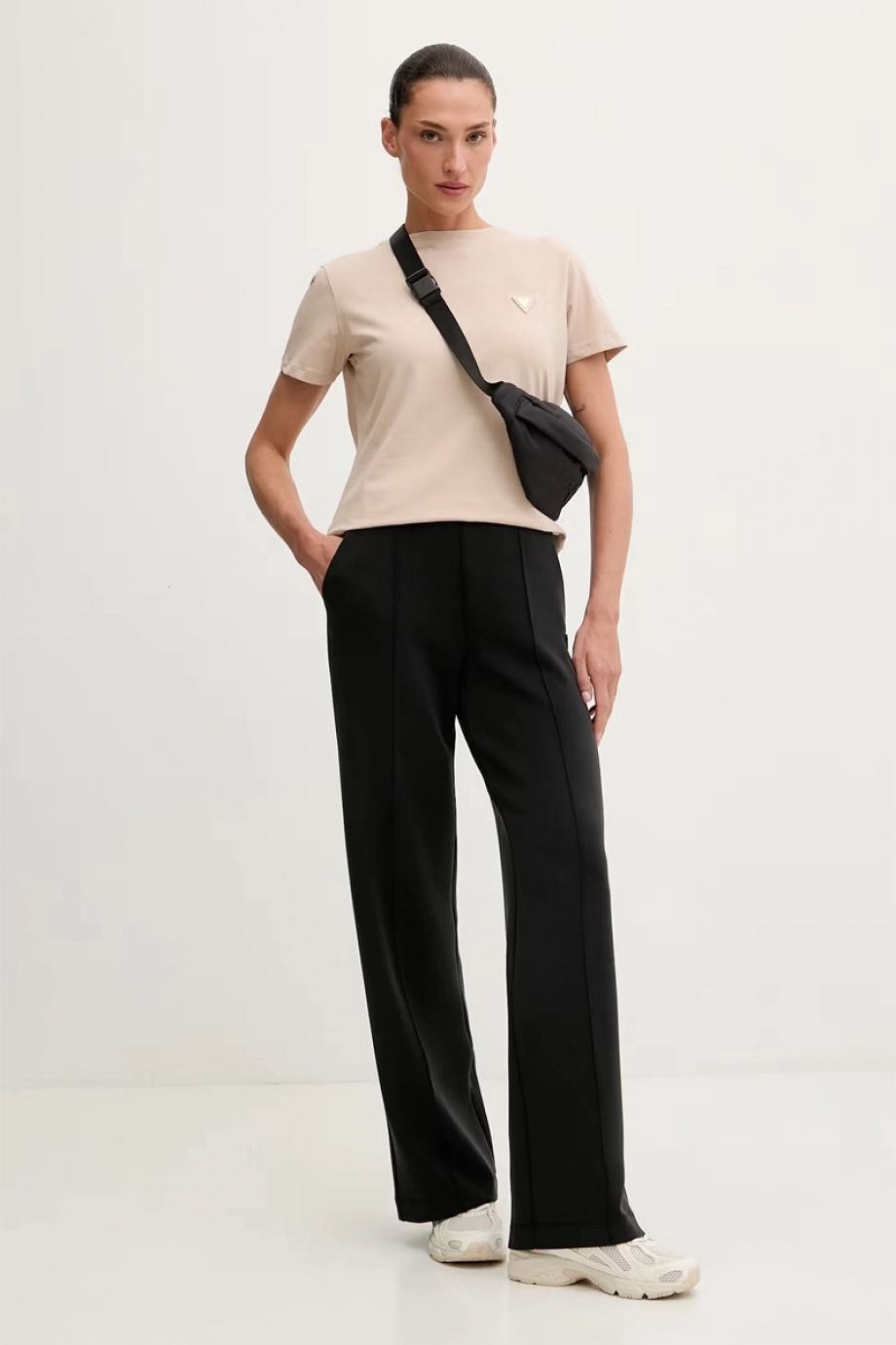 Guess Colette Kadın Aktif Regular Fit T-Shirt
