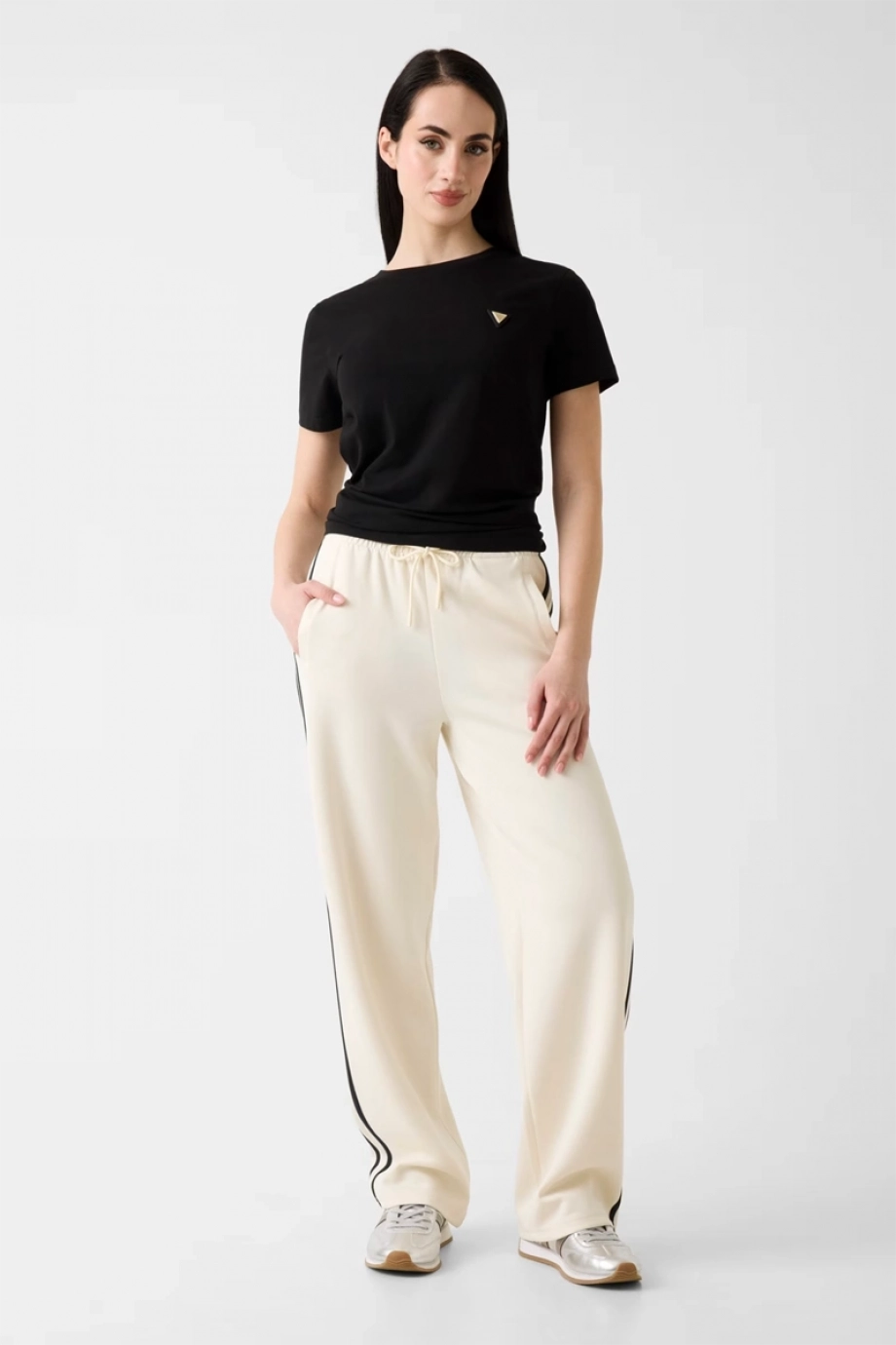 Guess Colette Kadın Siyah Aktif Oversize Fit T-Shirt V4YI09J1314-JBLK
