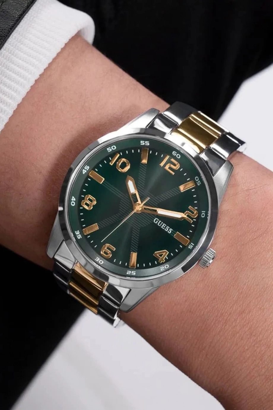 Guess Erkek Metalik Gri Kol Saati GUGW0804G4