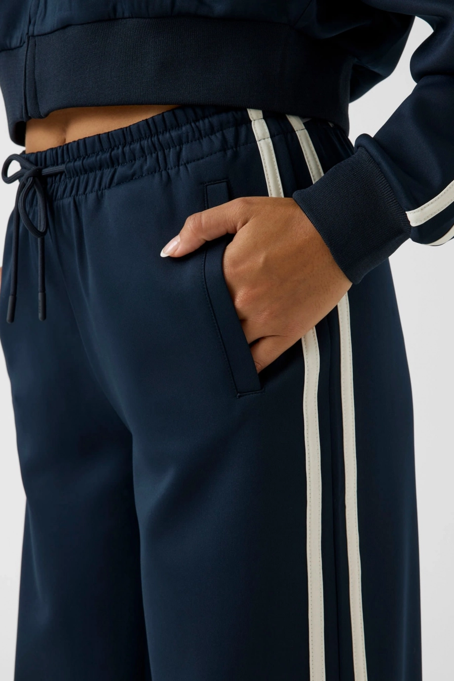 Guess Hoshi Kadın Aktif Regular Fit Scuba Eşofman Altı