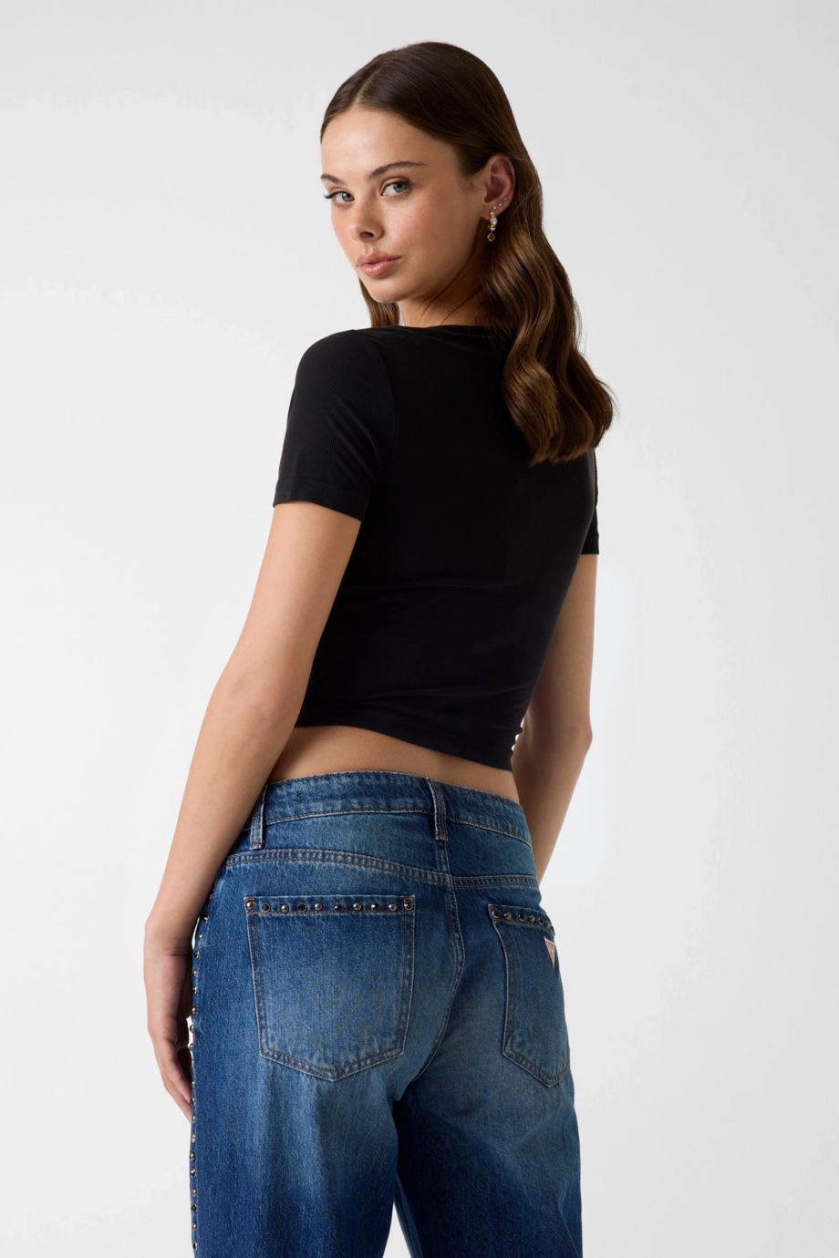 Guess Kısa Kollu Karole Asimetrik Yaka Crop Kadın Siyah Bluz W6YP33K4383-JBLK