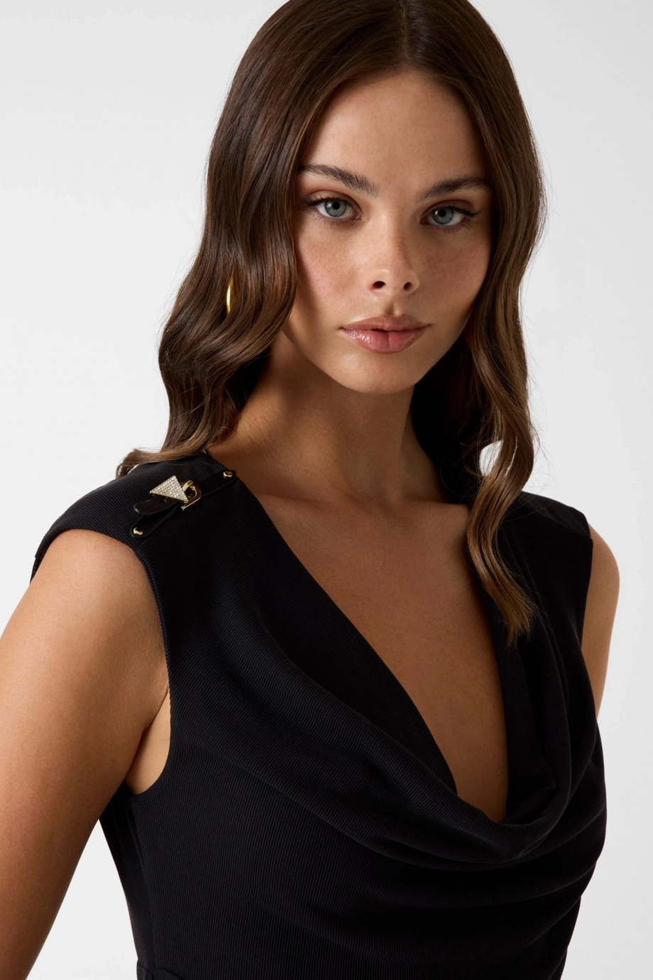 Guess Kolsuz Karole Degaje Yaka Mini Kadın Siyah Elbise W6YK11K4357-JBLK