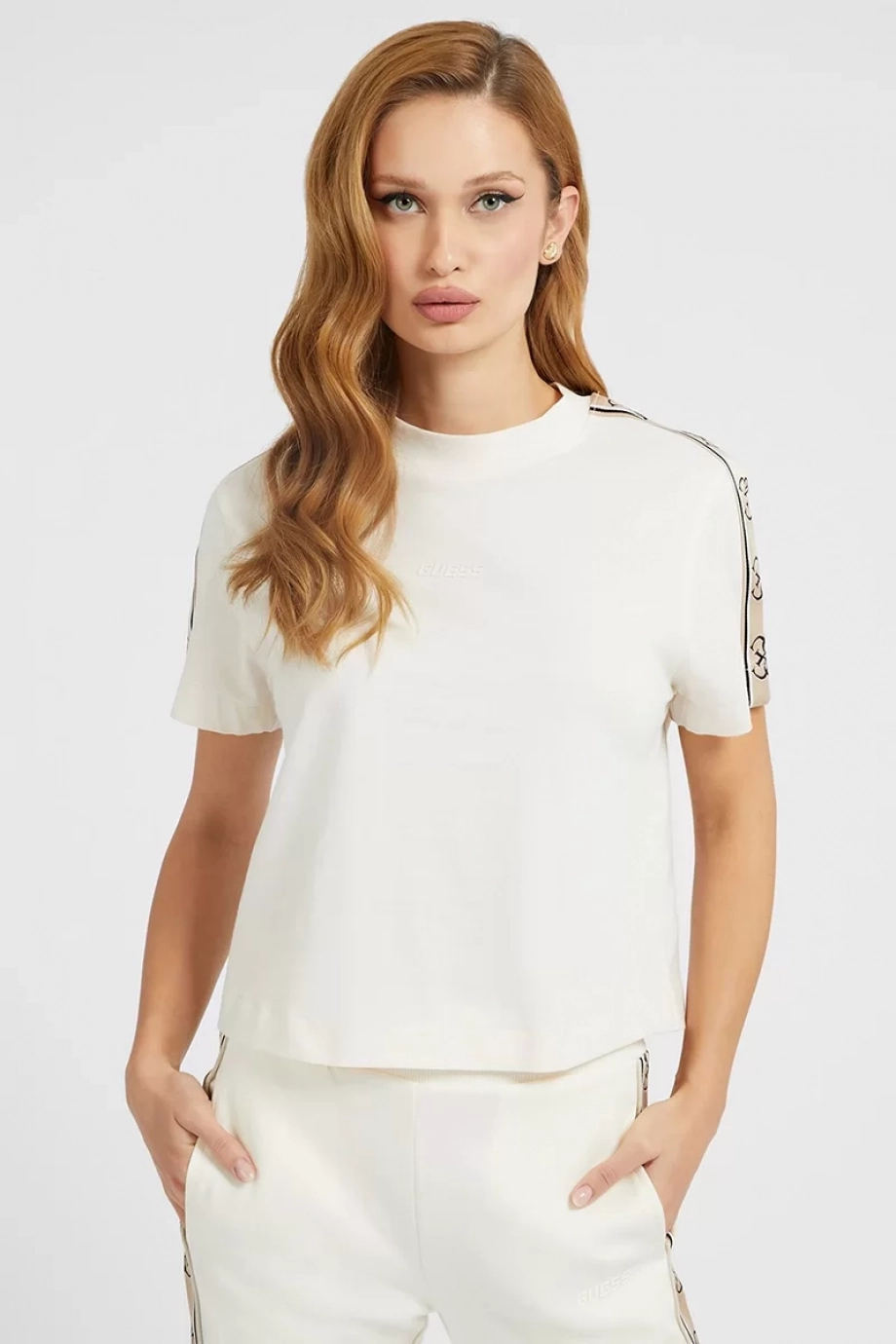 Guess Logo Bantlı % 100 Pamuk Bisiklet Yaka Relaxed Fit Britney T Shirt T Shirt V3rı08ı3z14 G6