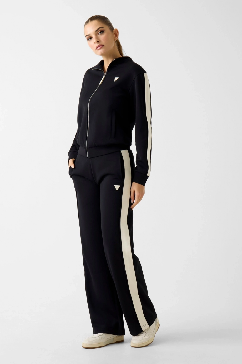 Guess Marlene Straight Leg Kadın Siyah Eşofman Altı V6RB10KCYF2-JBLK