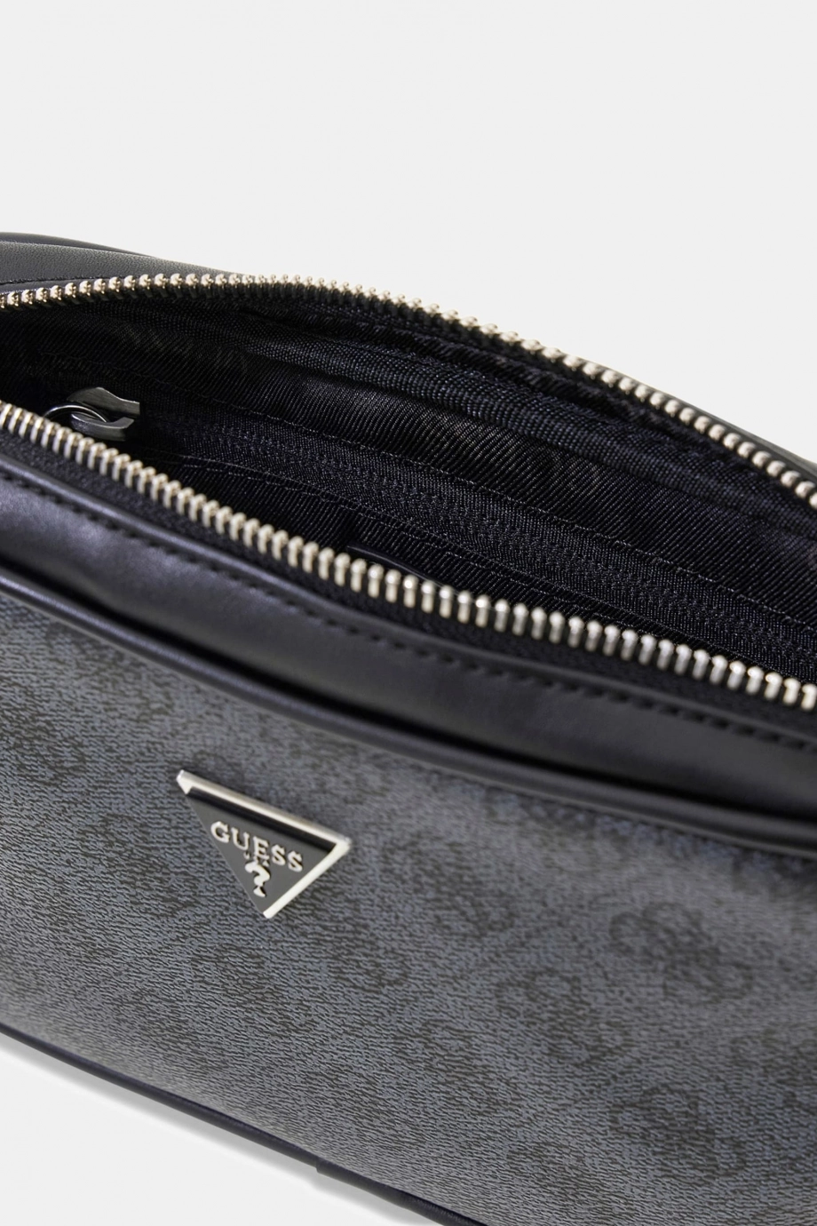 Guess Milano Küçük Erkek Siyah Çapraz Çanta HMMILOP6150-BLA