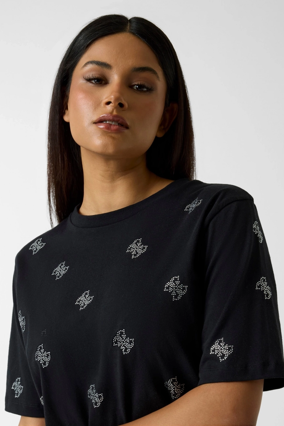 Guess Silvy Boxy Fit Kadın Siyah T-shirt V6GI18K2985-JBLK