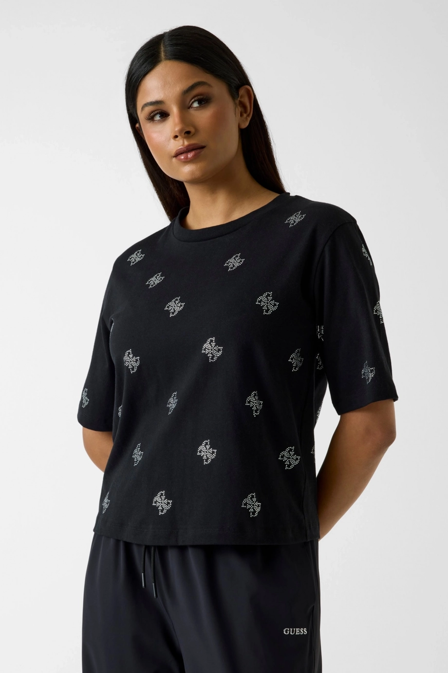 Guess Silvy Boxy Fit Kadın Siyah T-shirt V6GI18K2985-JBLK