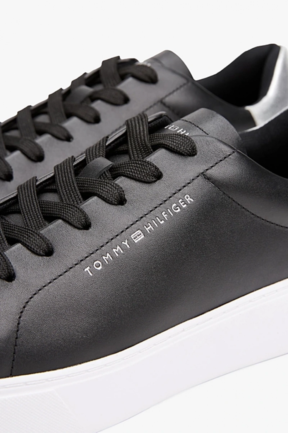 Tommy Hilfiger Kadın Klasik Platformlu Kort Tarzı Siyah Sneaker FW0FW08756BDS