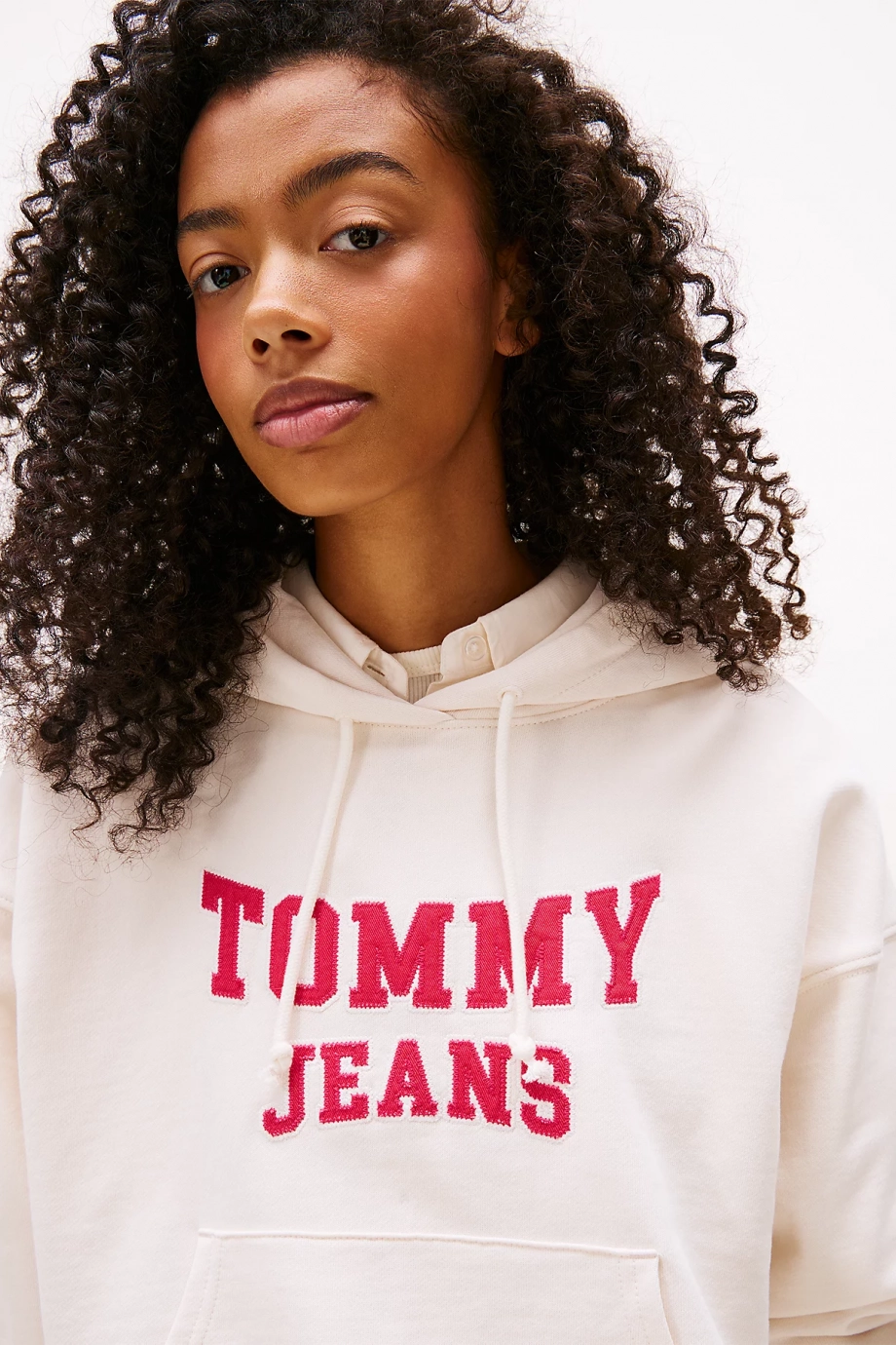 Tommy Hilfiger TJW Kutu Kesim Kısa Kolej Stili Kadın  Sweatshirt  DW0DW21598YBH