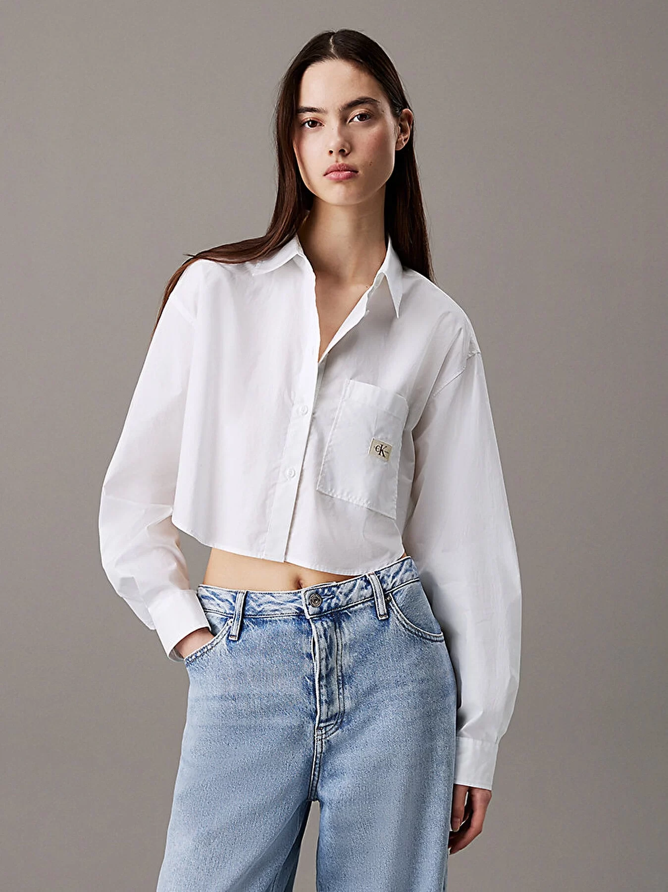 CK Jeans Kadın Woven Label Cropped Beyaz Gömlek J20J225078-YAA