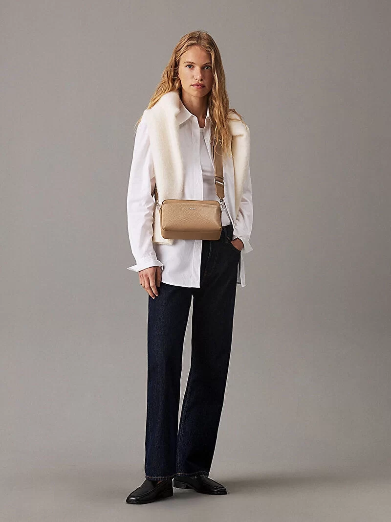 Calvin Klein  Kadın Ayarlanabilir Çift Askılı CK  Çanta