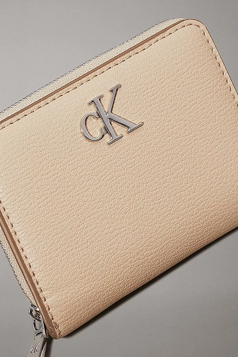 Calvin Klein Kadın Bej Orta Boy Fermuarlı Cüzdan