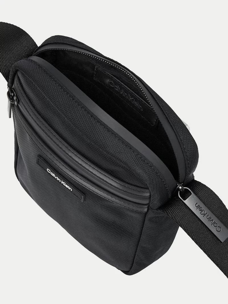 Calvin Klein Erkek Ön Cepli Siyah Omuz Çantası