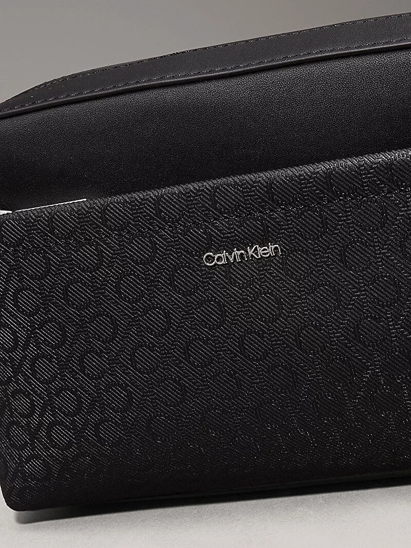 Calvin Klein  Kadın  Siyah Ck Must Conv Camera Çanta
