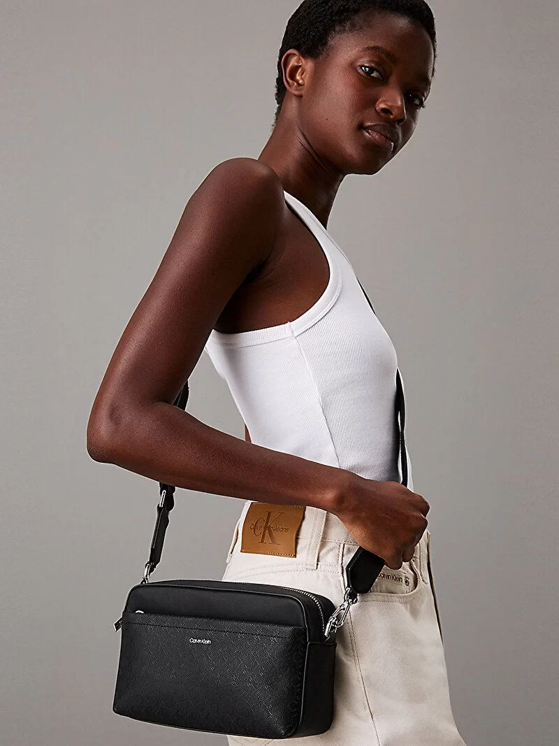 Calvin Klein  Kadın  Siyah Ck Must Conv Camera Çanta