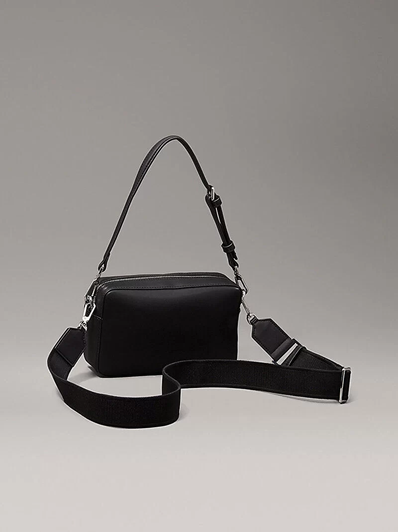 Calvin Klein  Kadın  Siyah Ck Must Conv Camera Çanta