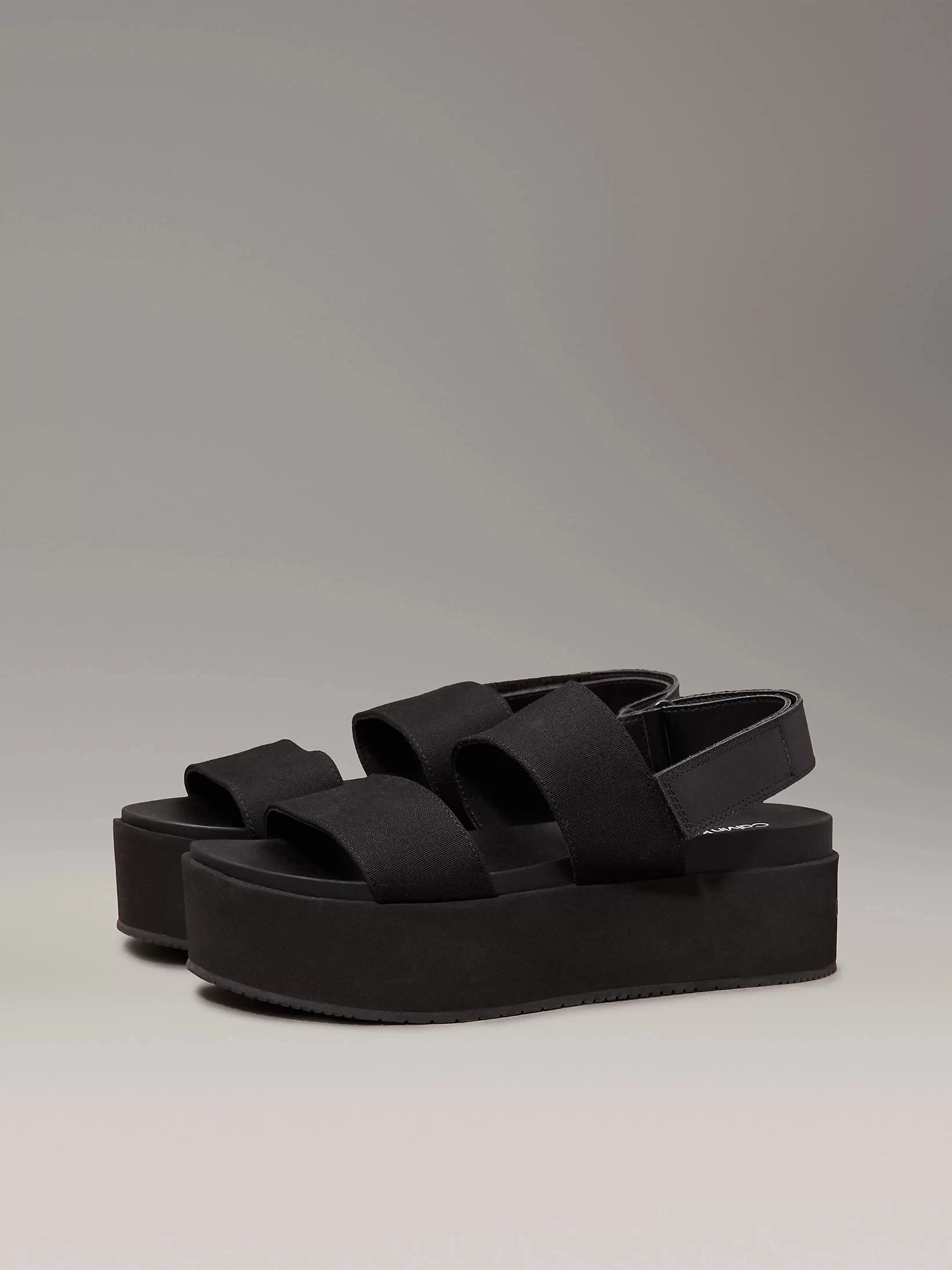 Calvin Klein Kadın Siyah Platform Logolu Sandalet
