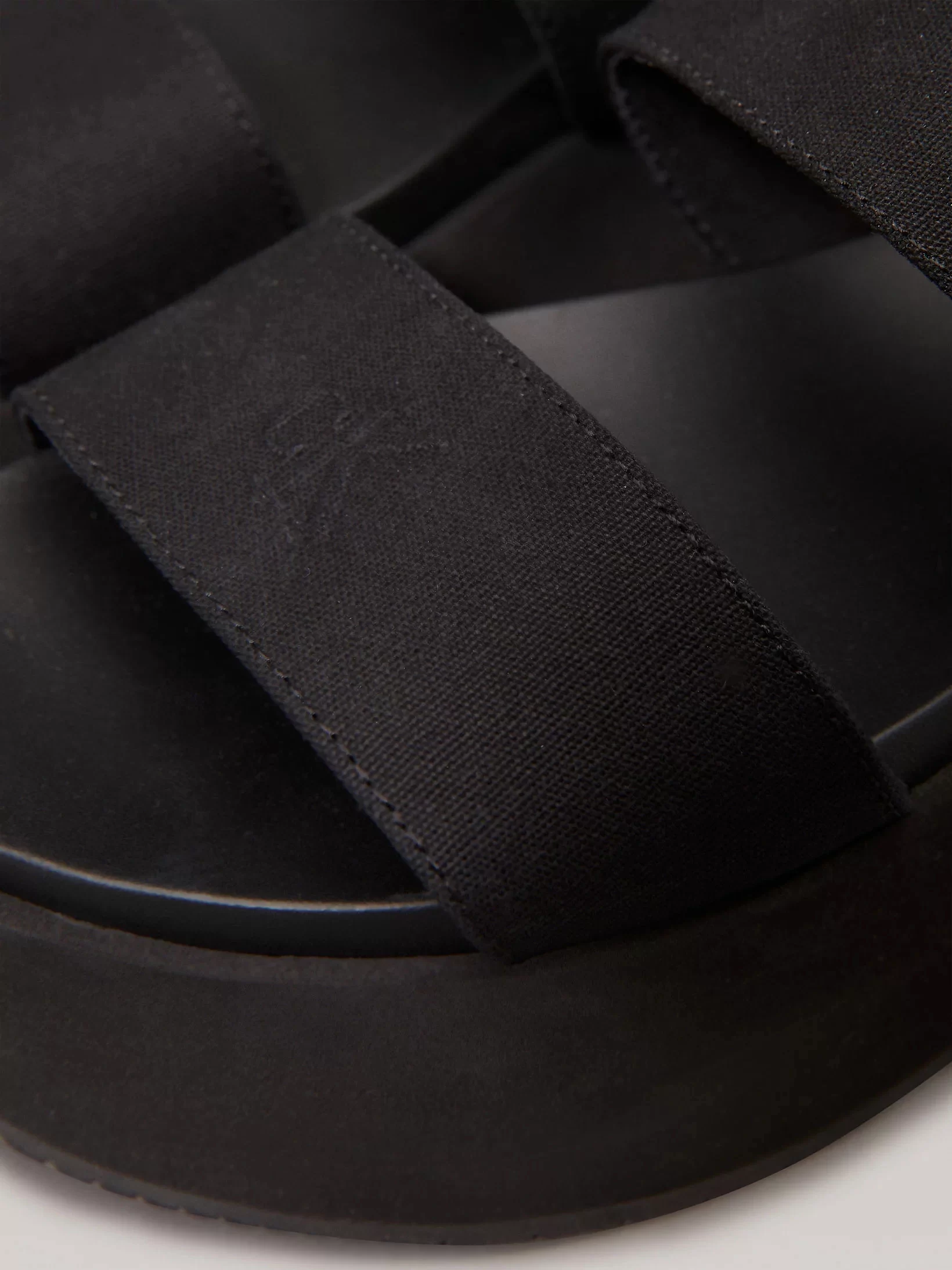 Calvin Klein Kadın Siyah Platform Logolu Sandalet