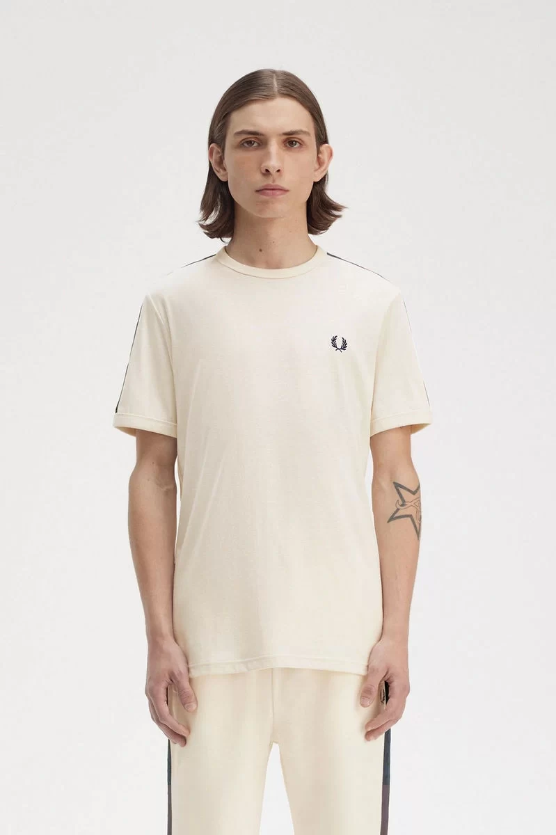 Fred Perry Erkek Ekru Logo Detaylı T-shirt