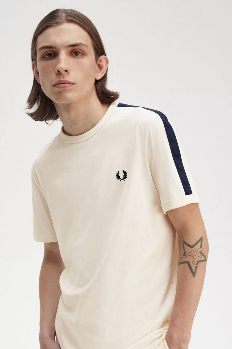 Fred Perry Erkek Ekru Logo Detaylı T-shirt