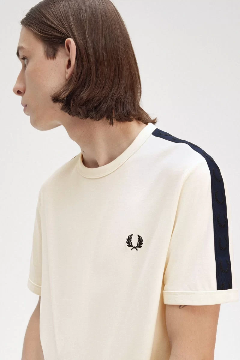 Fred Perry Erkek Ekru Logo Detaylı T-shirt