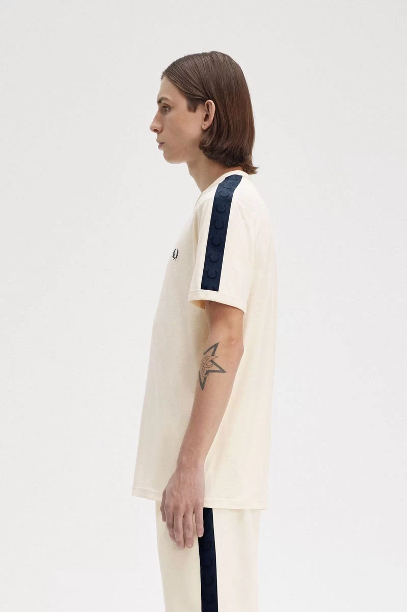 Fred Perry Erkek Ekru Logo Detaylı T-shirt