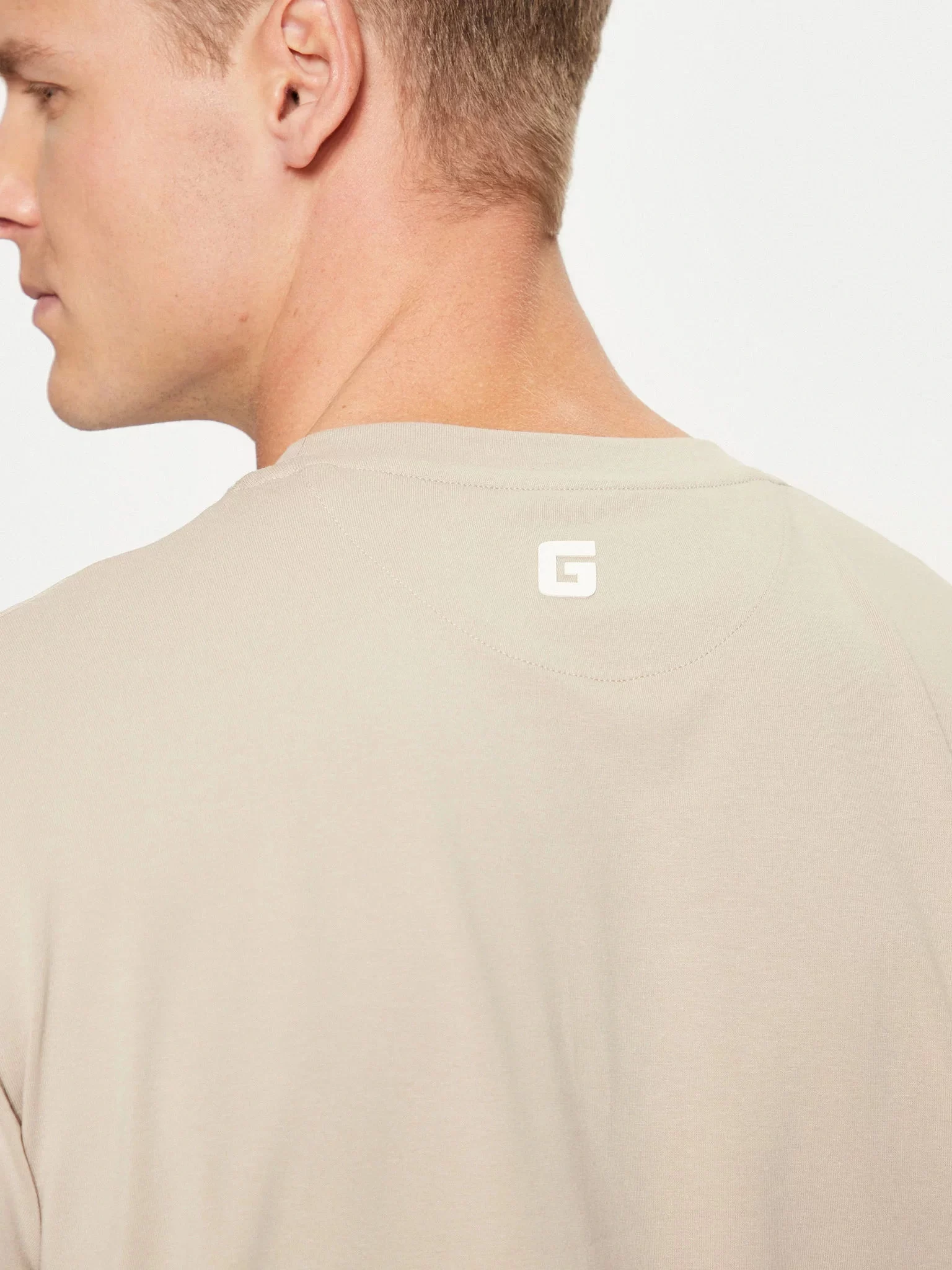Guess Erkek Bej Logolu T-Shirt