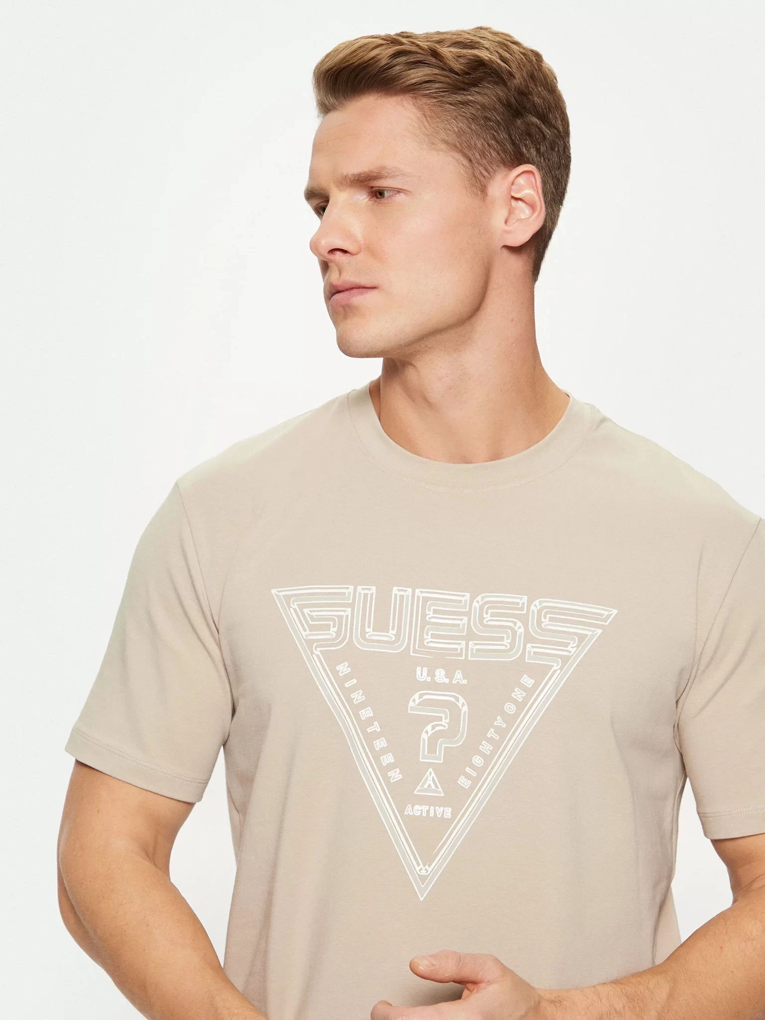 Guess Erkek Bej Logolu T-Shirt