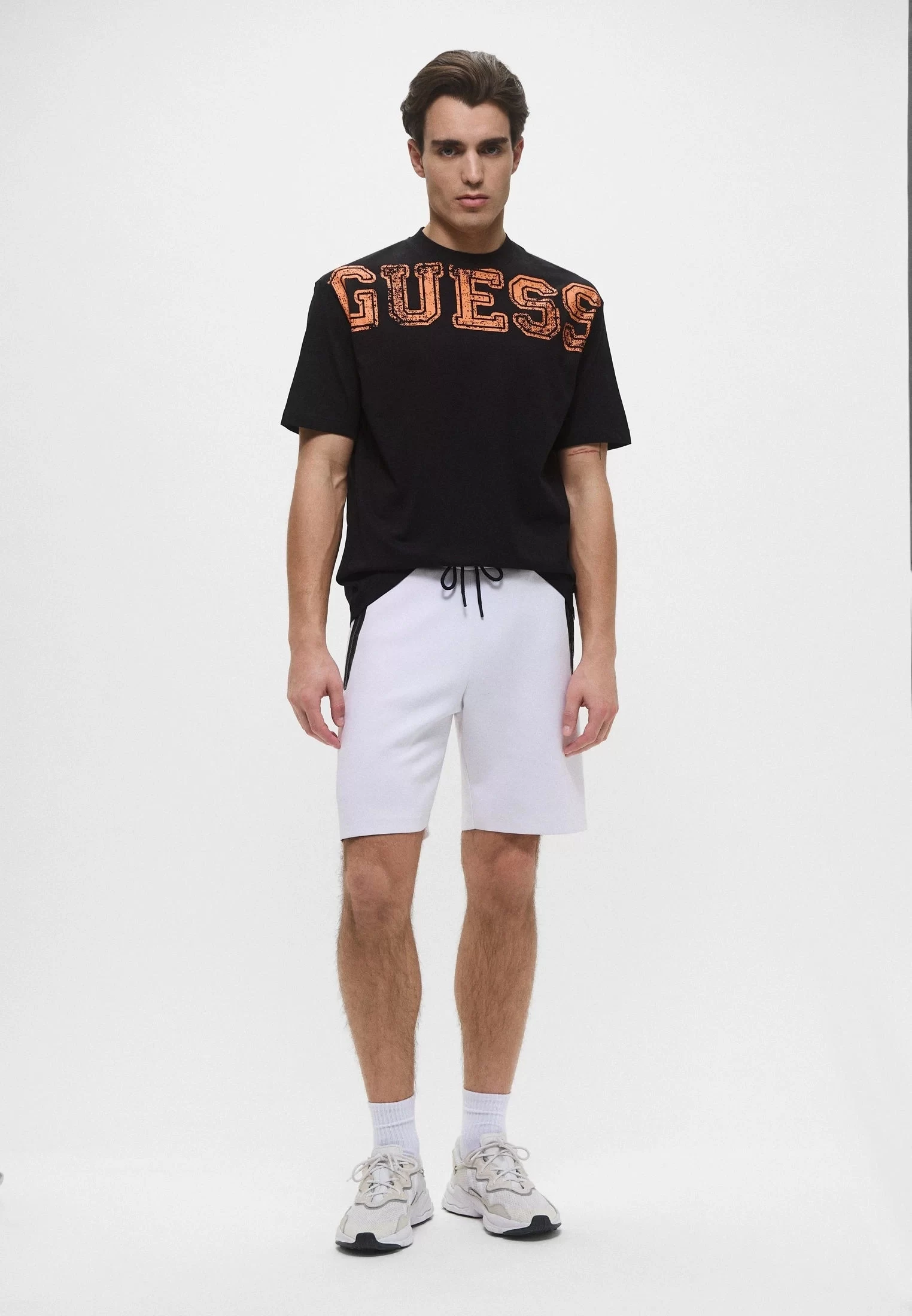 Guess Bugler Cn T-Shırt Erkek Siyah T-Shirt Z5GI15I3Z14-JBLK