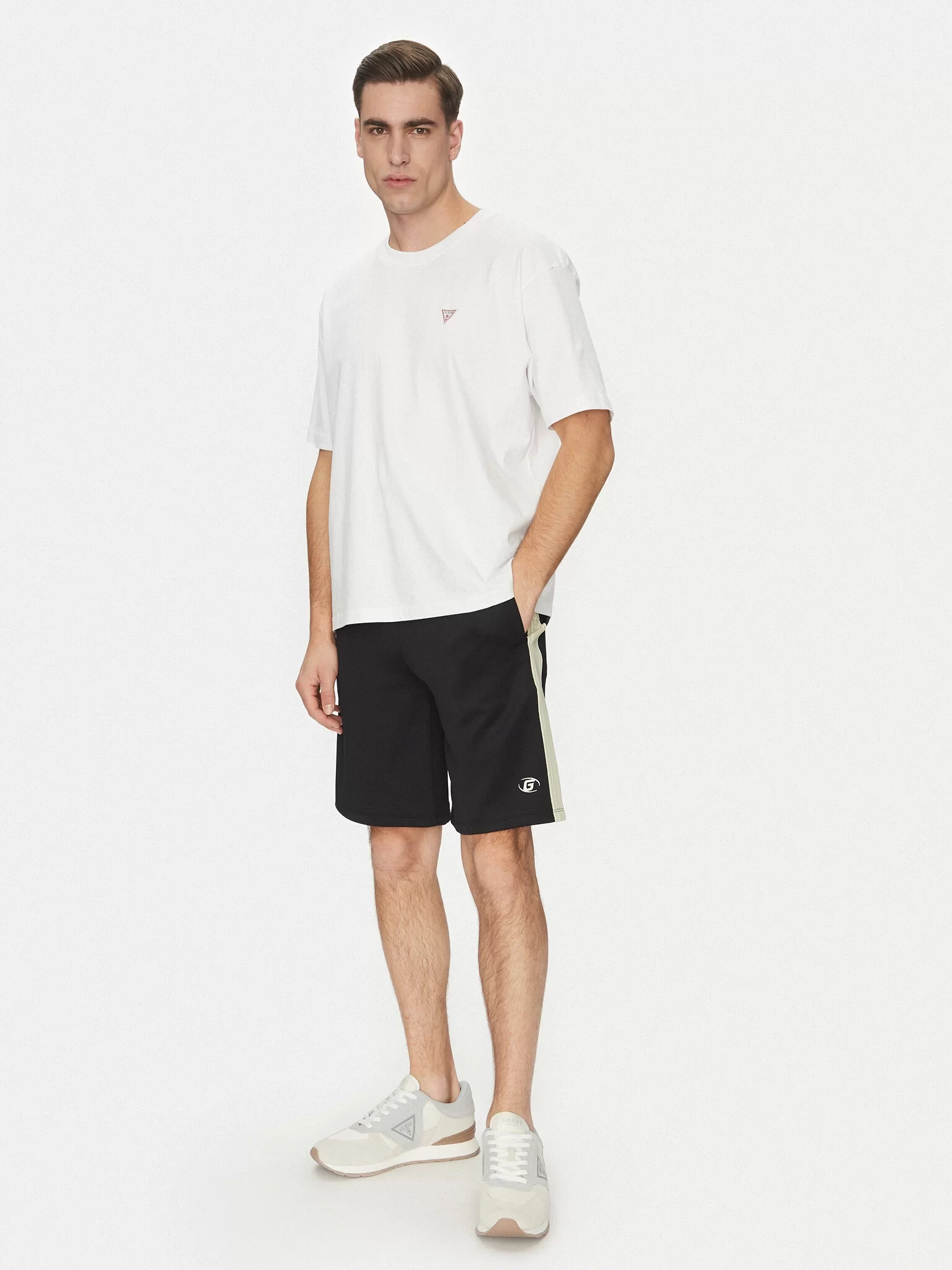 Guess Castore Short Erkek Siyah Şort Z5GD08KCRU2-JBLK