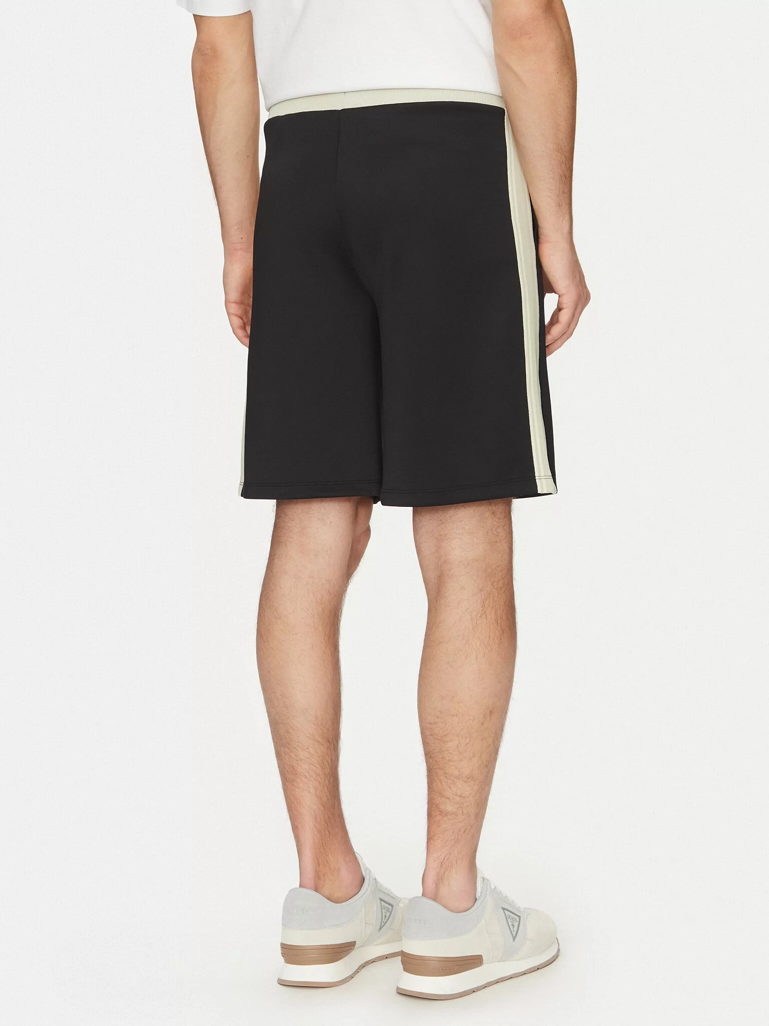 Guess Castore Short Erkek Siyah Şort Z5GD08KCRU2-JBLK