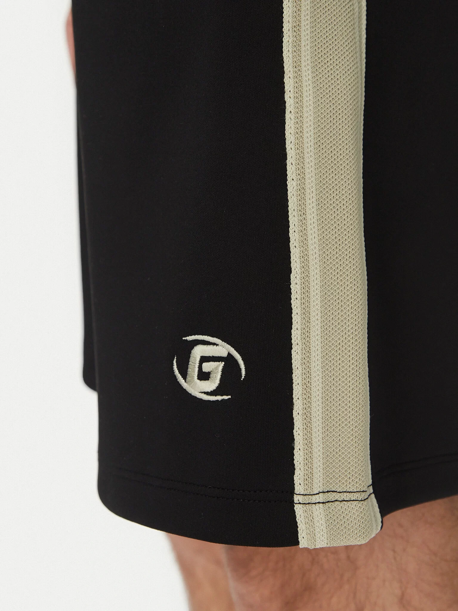 Guess Castore Short Erkek Siyah Şort Z5GD08KCRU2-JBLK