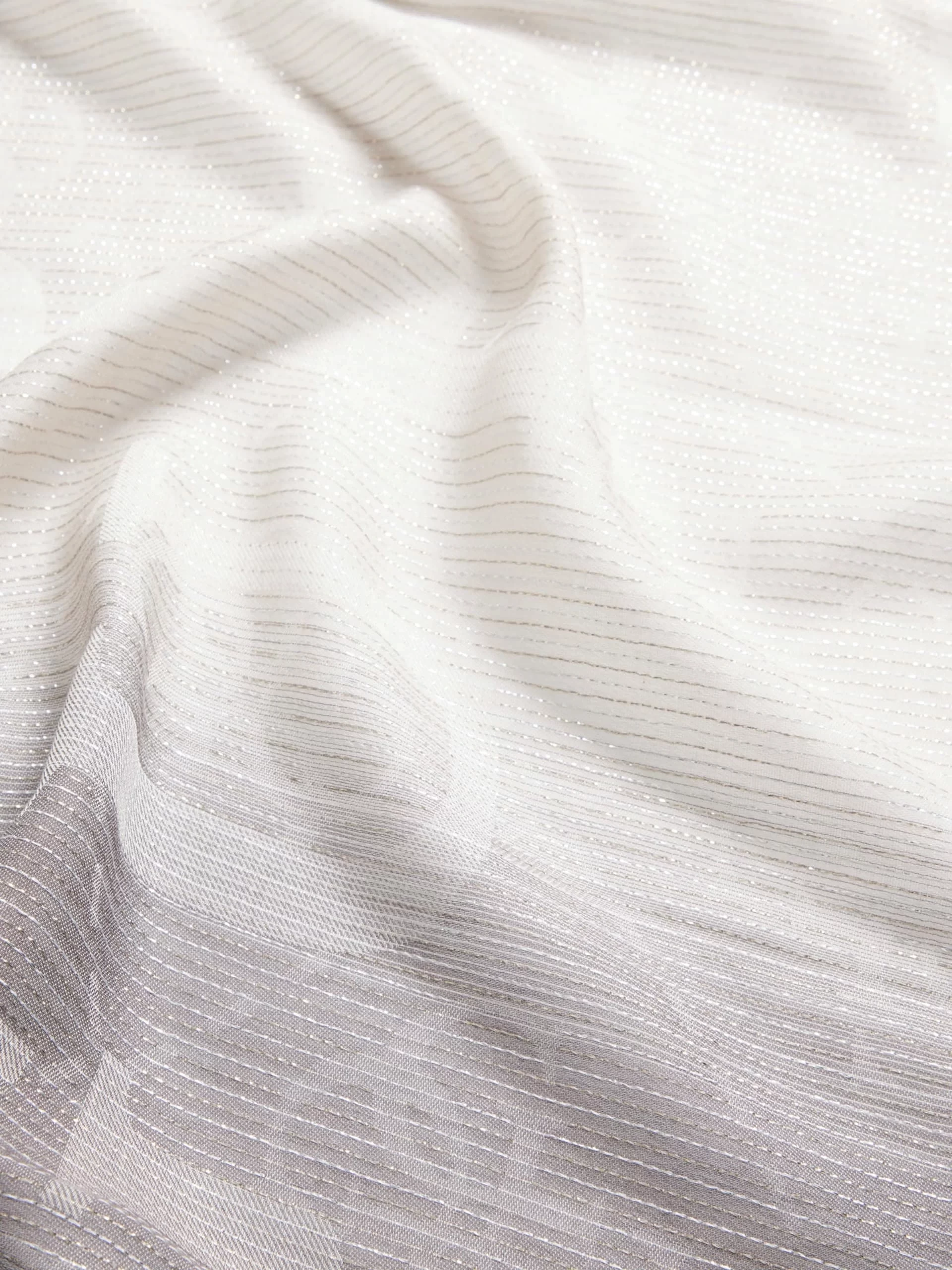 Guess Arnela Scarf Guess Lurx 80X180 Kadın Siyah Şal AW5280COT03-BLO