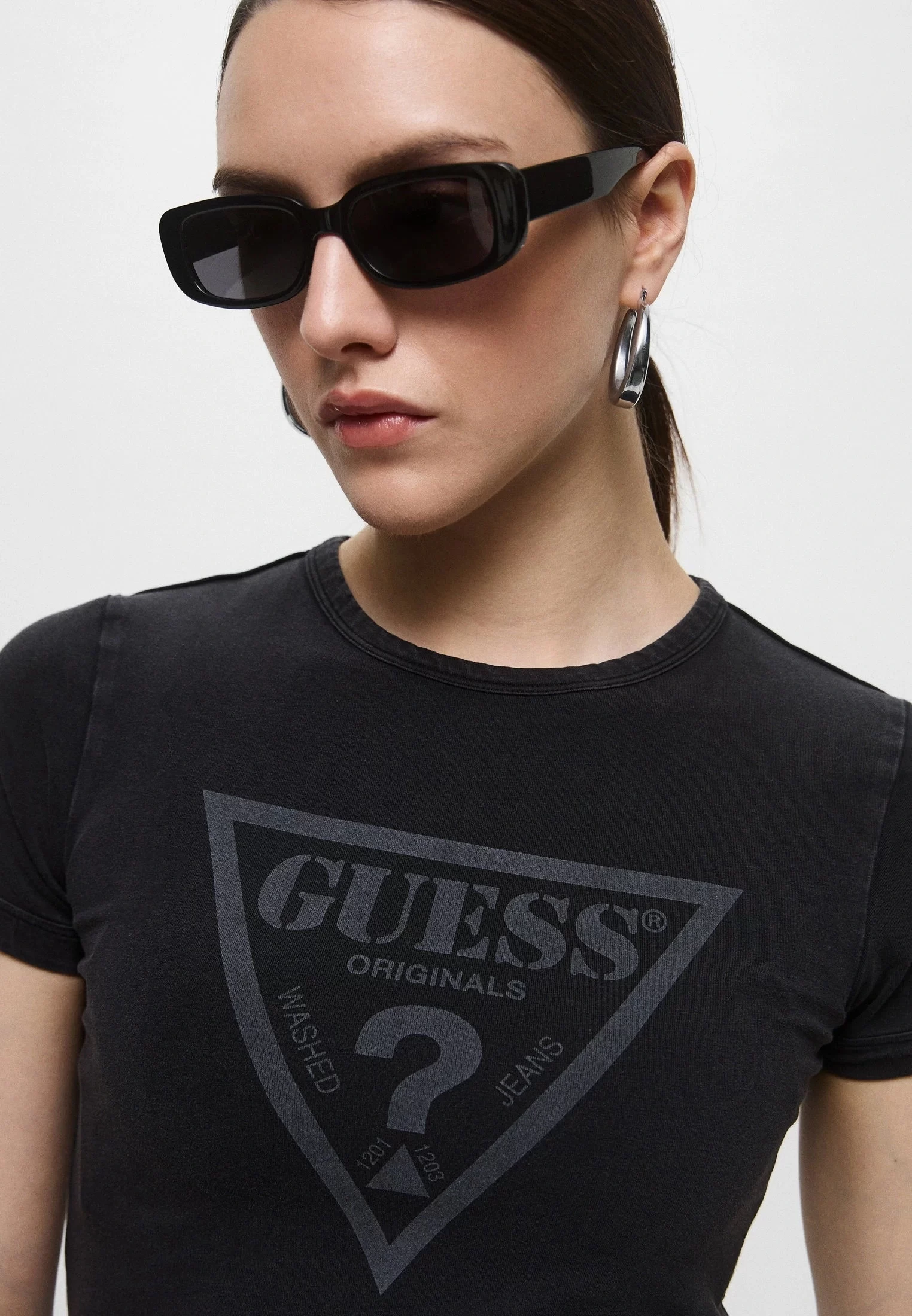 Guess Go Vıntage Trıangle Slım Tee Kadın Siyah T-Shirt W5GI32J1314-JTMU