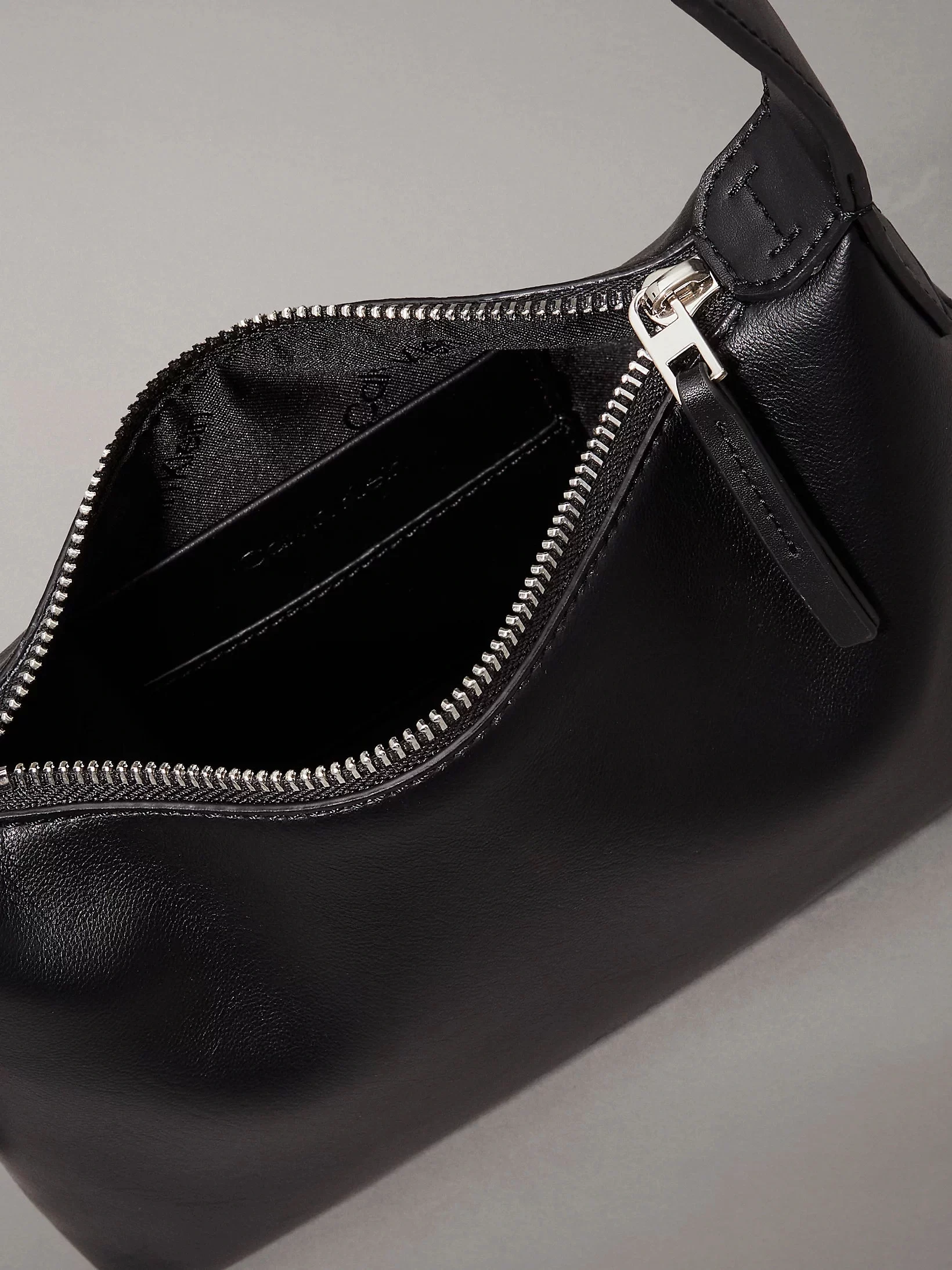 Calvin Klein Kadın Siyah Omuz Çantası K60K613027-BEH