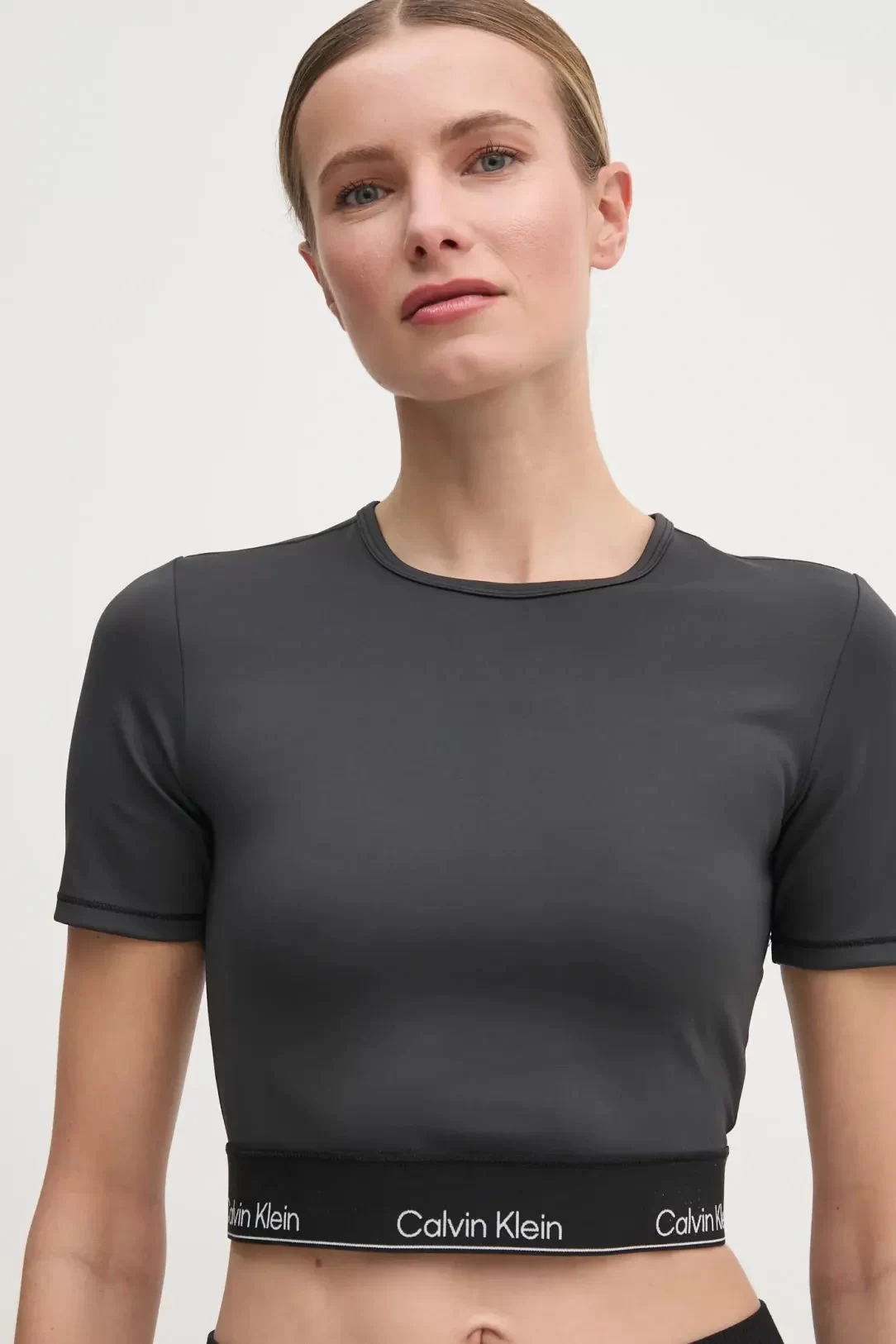Calvin Klein Kadın Siyah Slim Fit Crop T-Shirt
