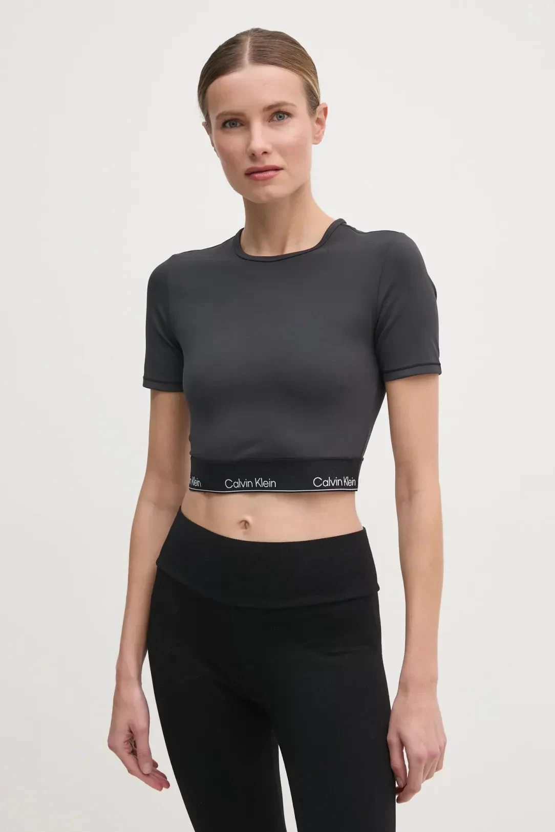 Calvin Klein Kadın Siyah Slim Fit Crop T-Shirt