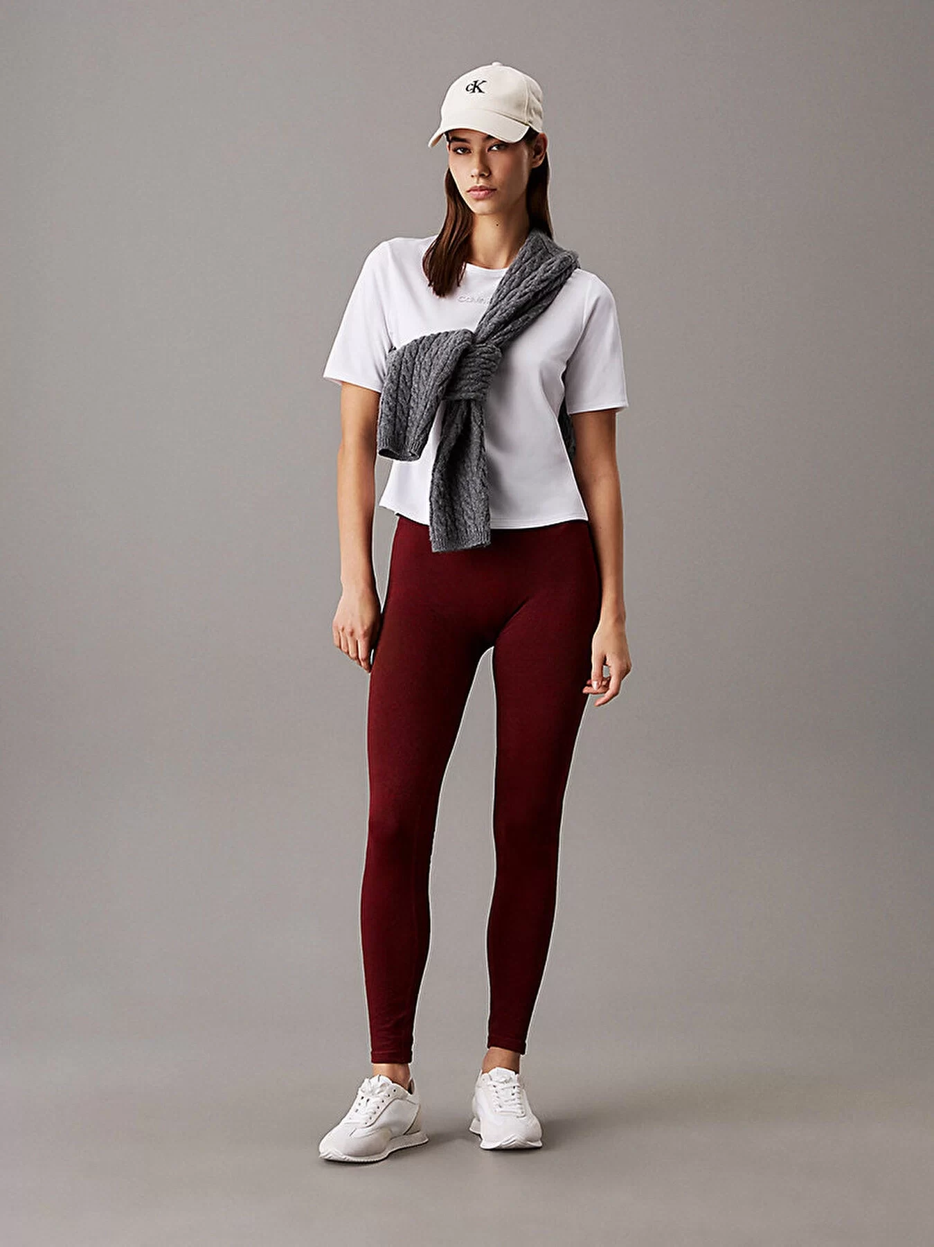Calvin Klein Kadın Beyaz Regular Fit Logolu Crop T-Shirt