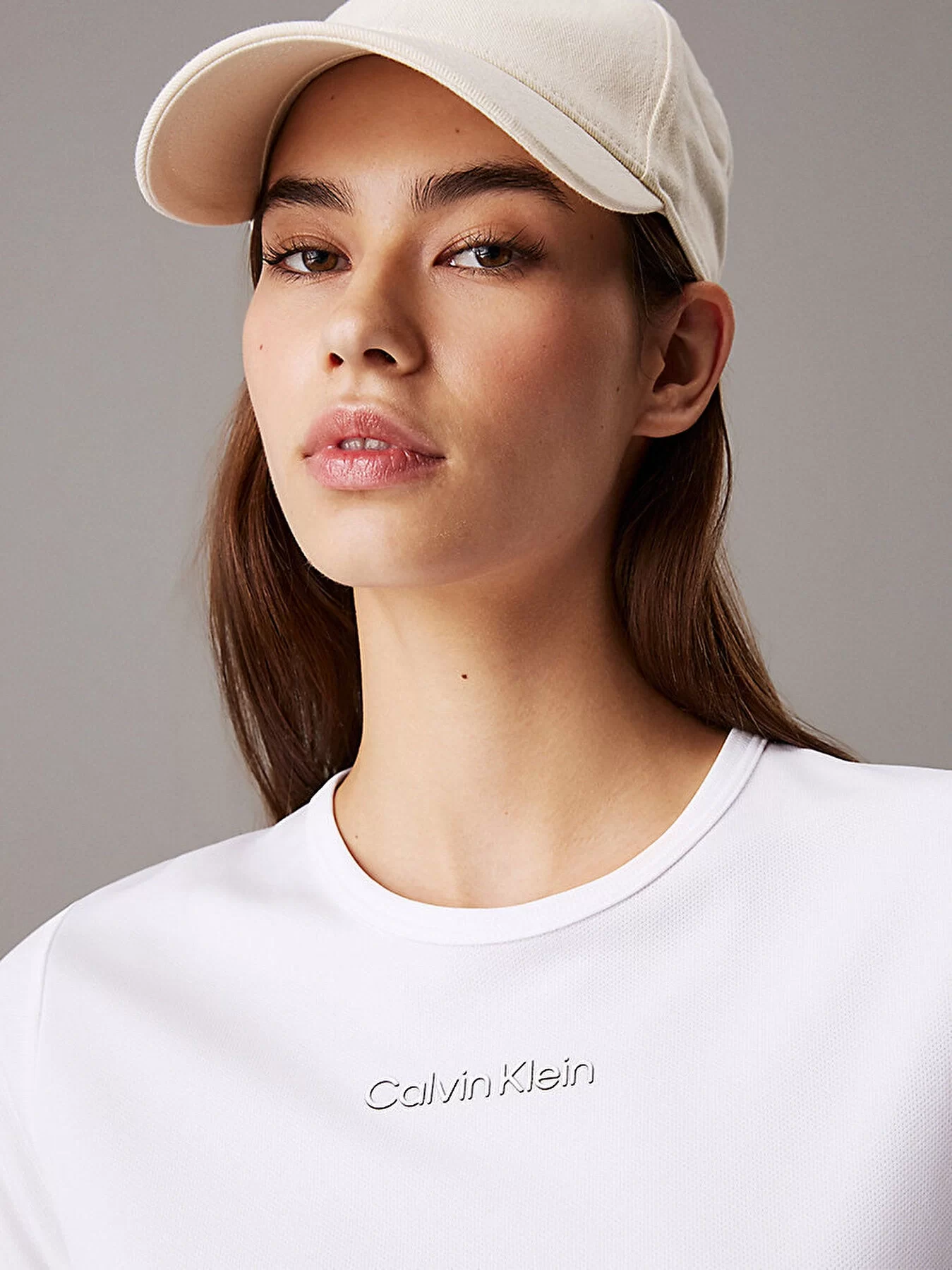 Calvin Klein Kadın Beyaz Regular Fit Logolu Crop T-Shirt