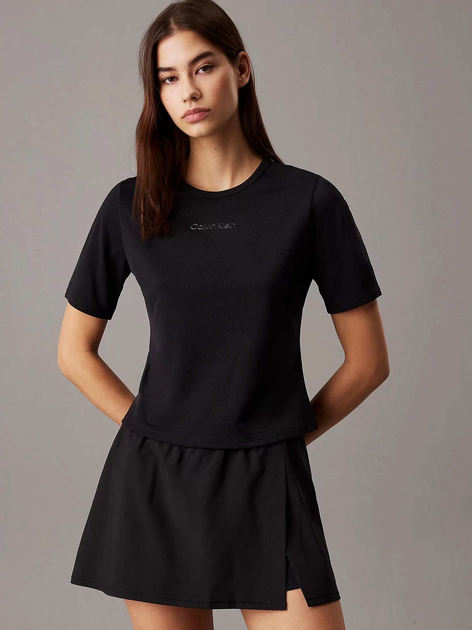 Calvin Klein Kadın Siyah Regular Fit Logolu Crop T-Shirt