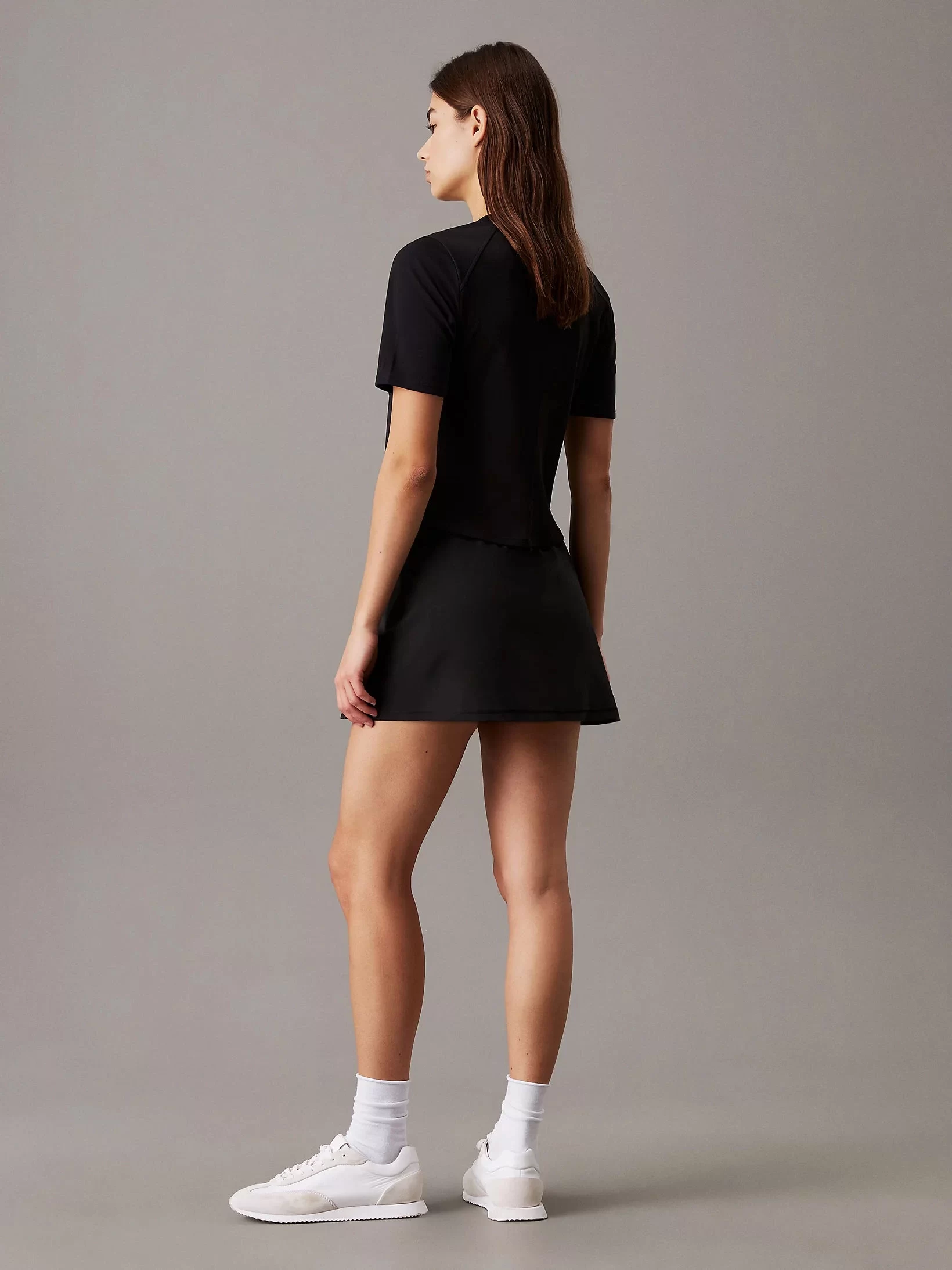 Calvin Klein Kadın Siyah Regular Fit Logolu Crop T-Shirt