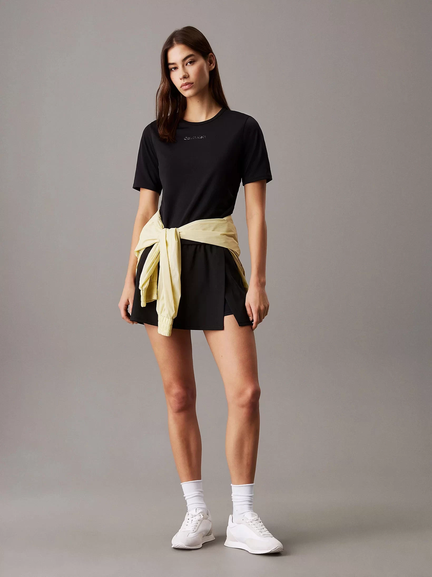 Calvin Klein Kadın Siyah Regular Fit Logolu Crop T-Shirt