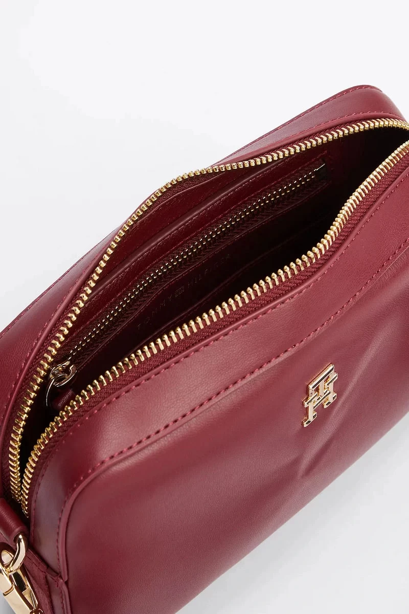 Tommy Hilfiger  Kadın TH Monogram Plakalı Kamera Çantası