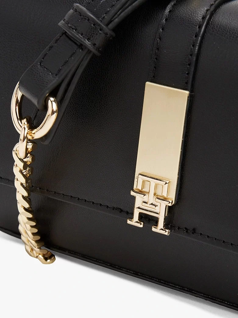Tommy Hilfiger Kadın Siyah Heritage Zincir Askılı Mini Çanta