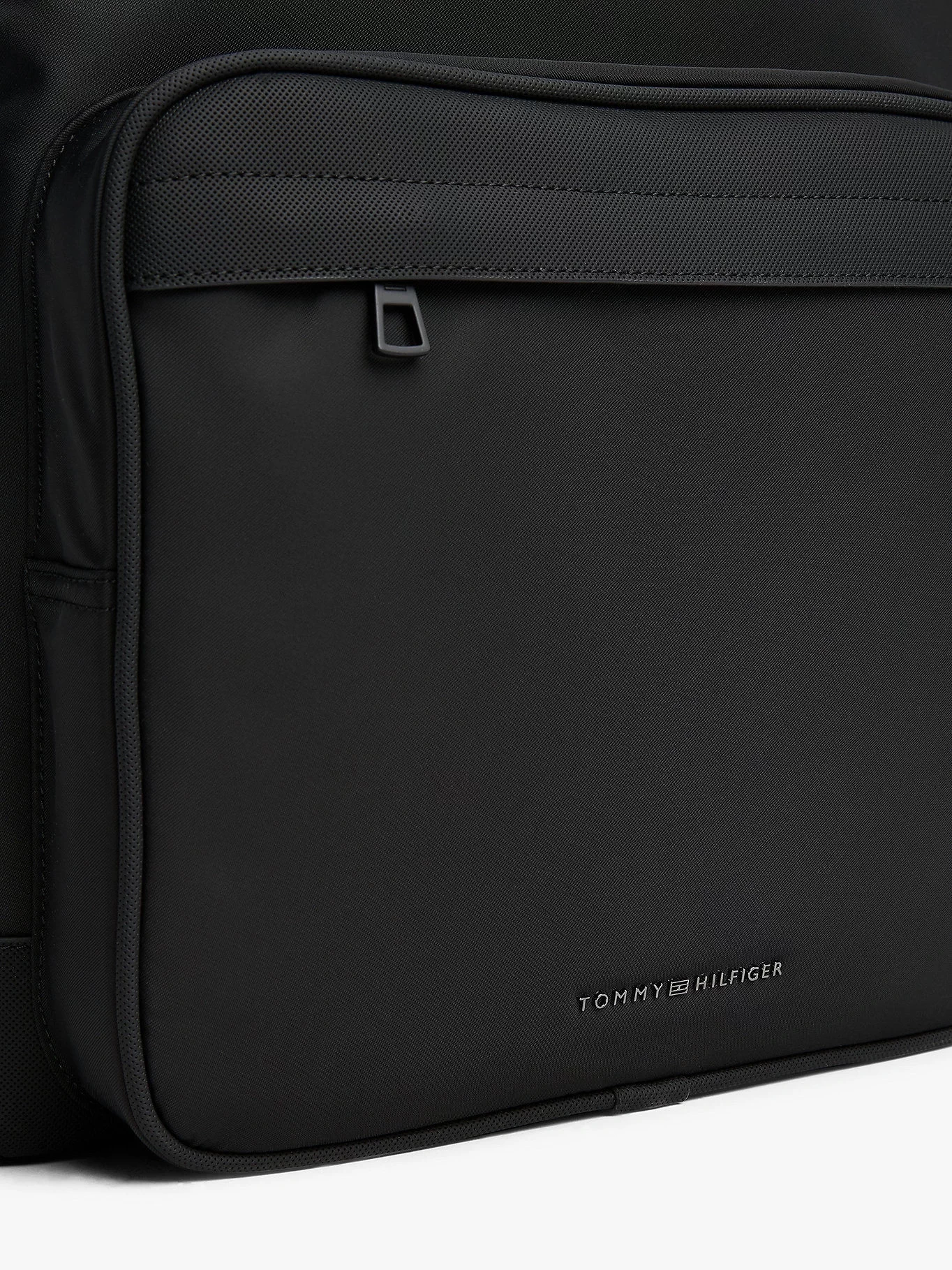 Tommy Hilfiger Erkek Metal Logolu Çift Fermuarlı Sırt Çanta