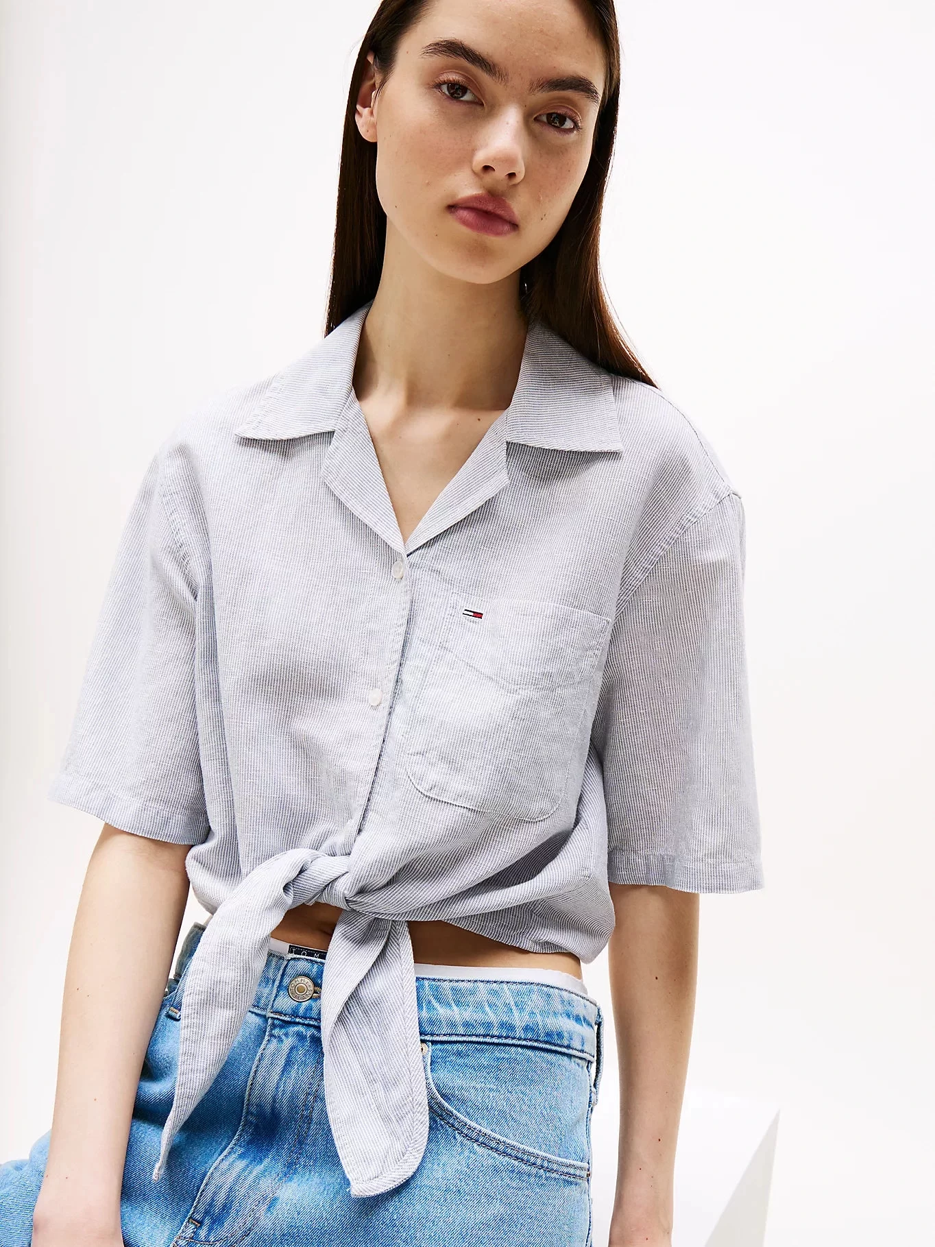 Tommy Jeans Kadın Kısa Kollu Düğüm Detaylı Crop Gömlek